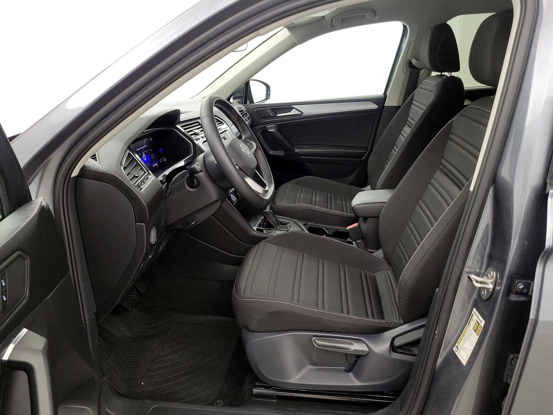 Thumbnail: 2023 Volkswagen Tiguan - 11