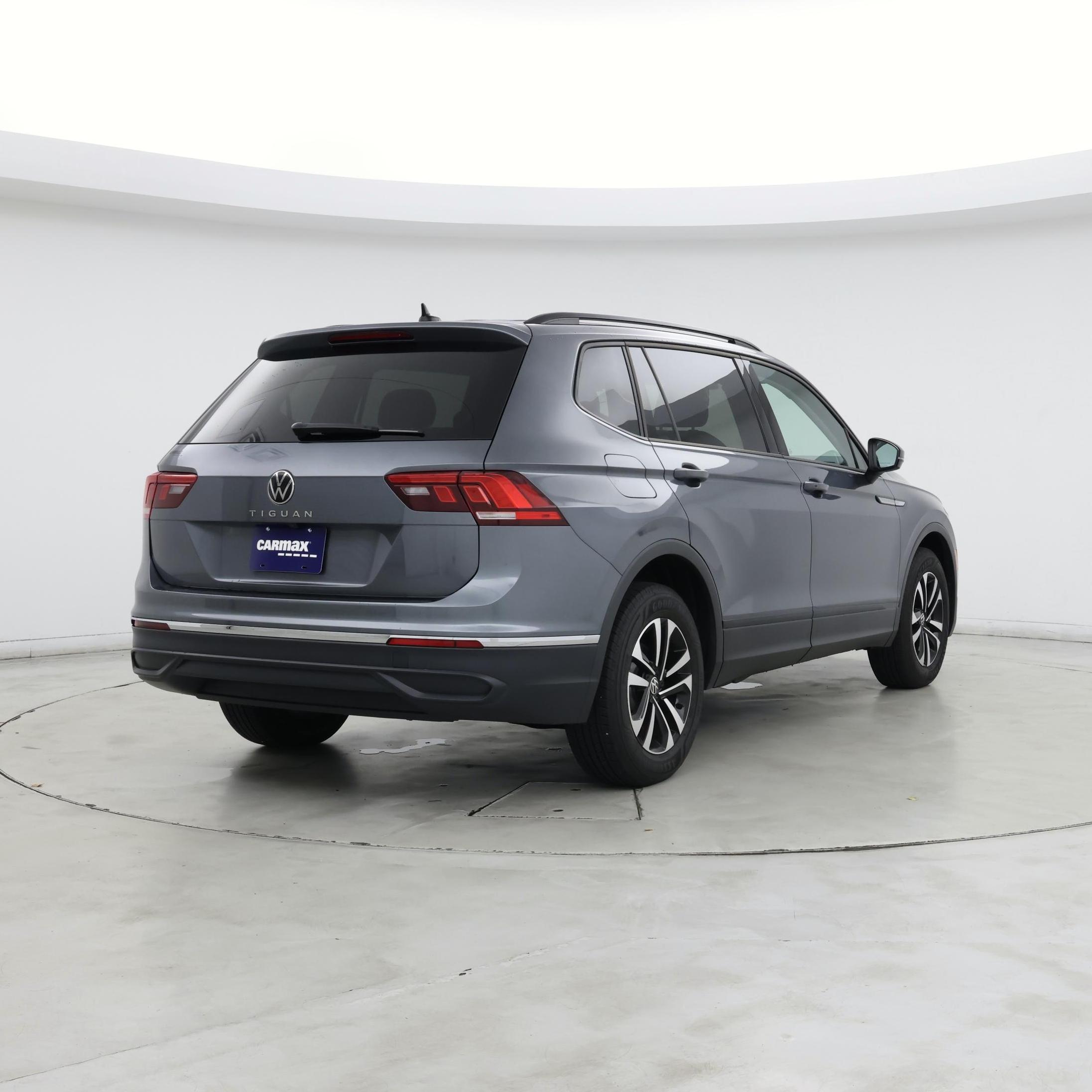 Thumbnail: 2023 Volkswagen Tiguan - 8