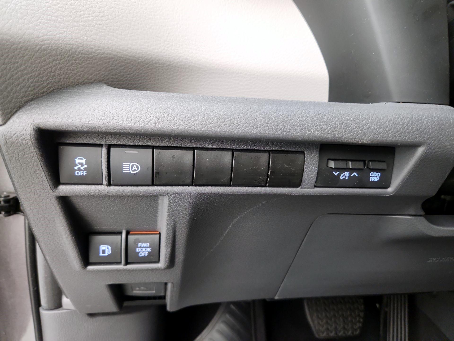 Thumbnail: 2024 Toyota Sienna - 13