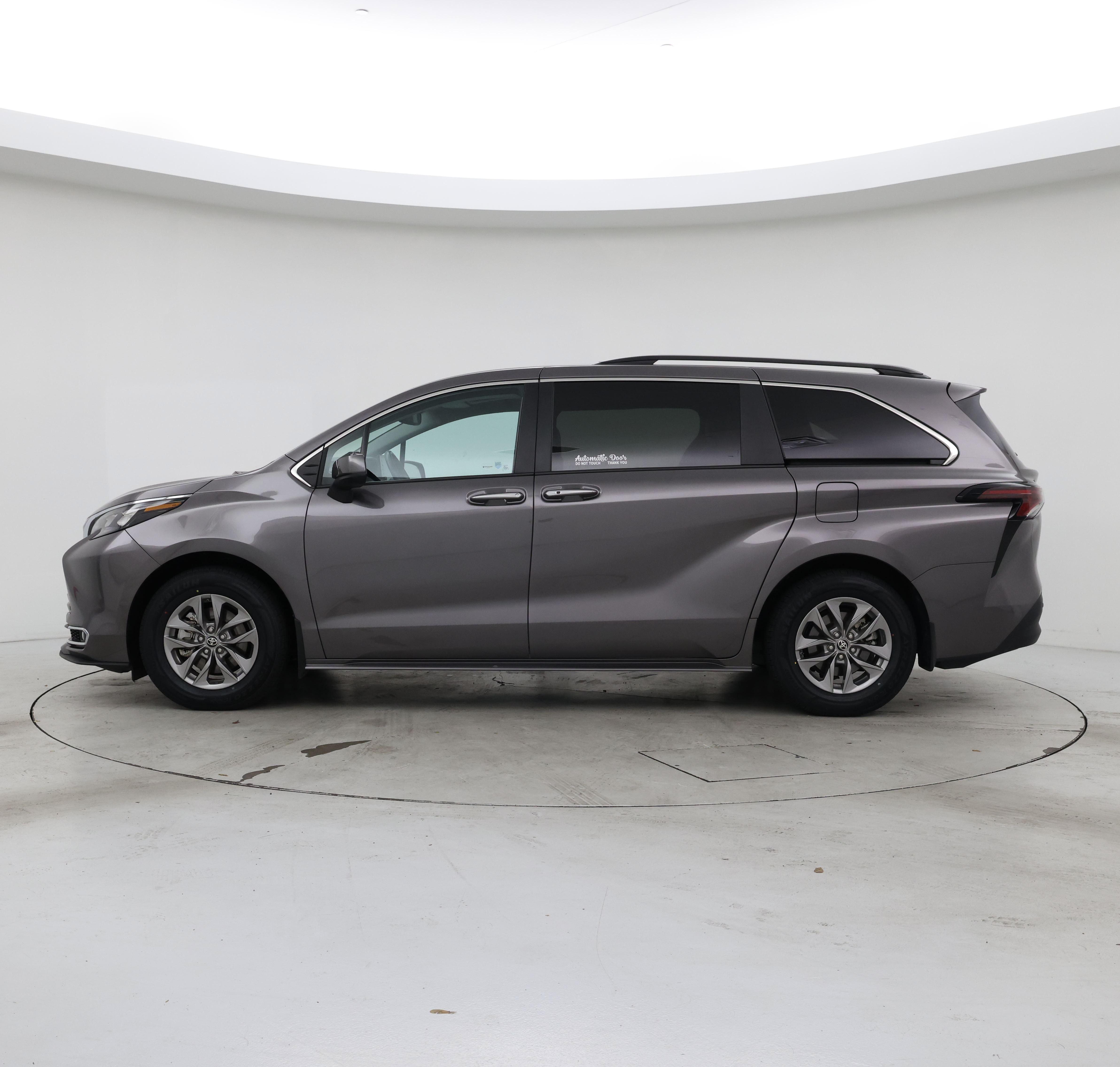 Thumbnail: 2024 Toyota Sienna - 3