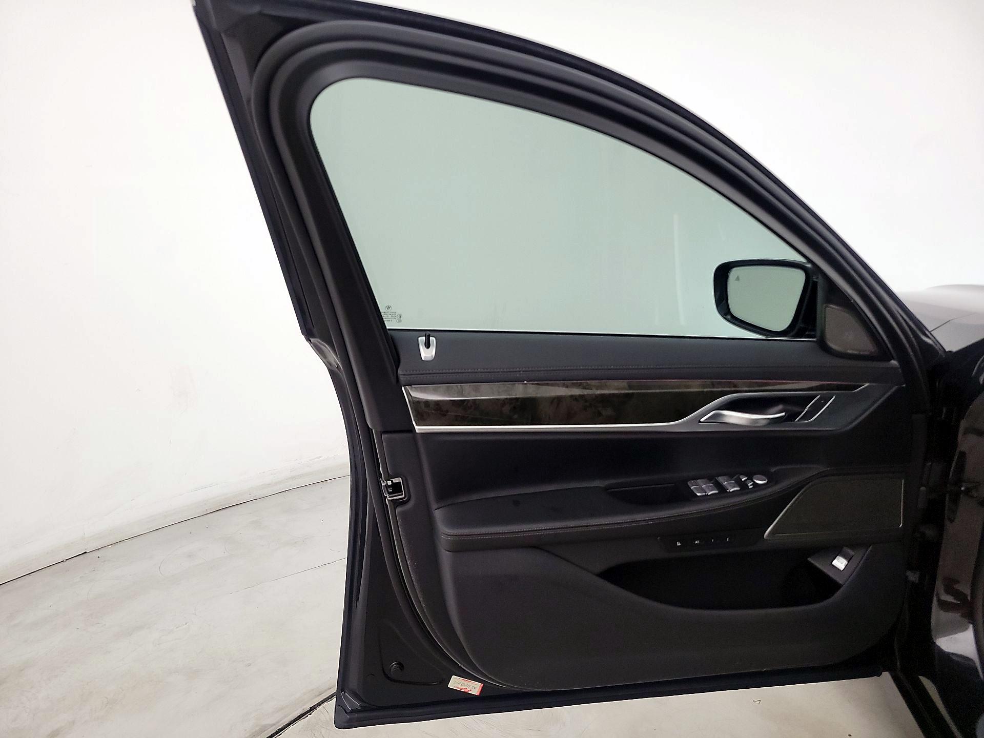 Thumbnail: 2020 BMW 7 Series - 12