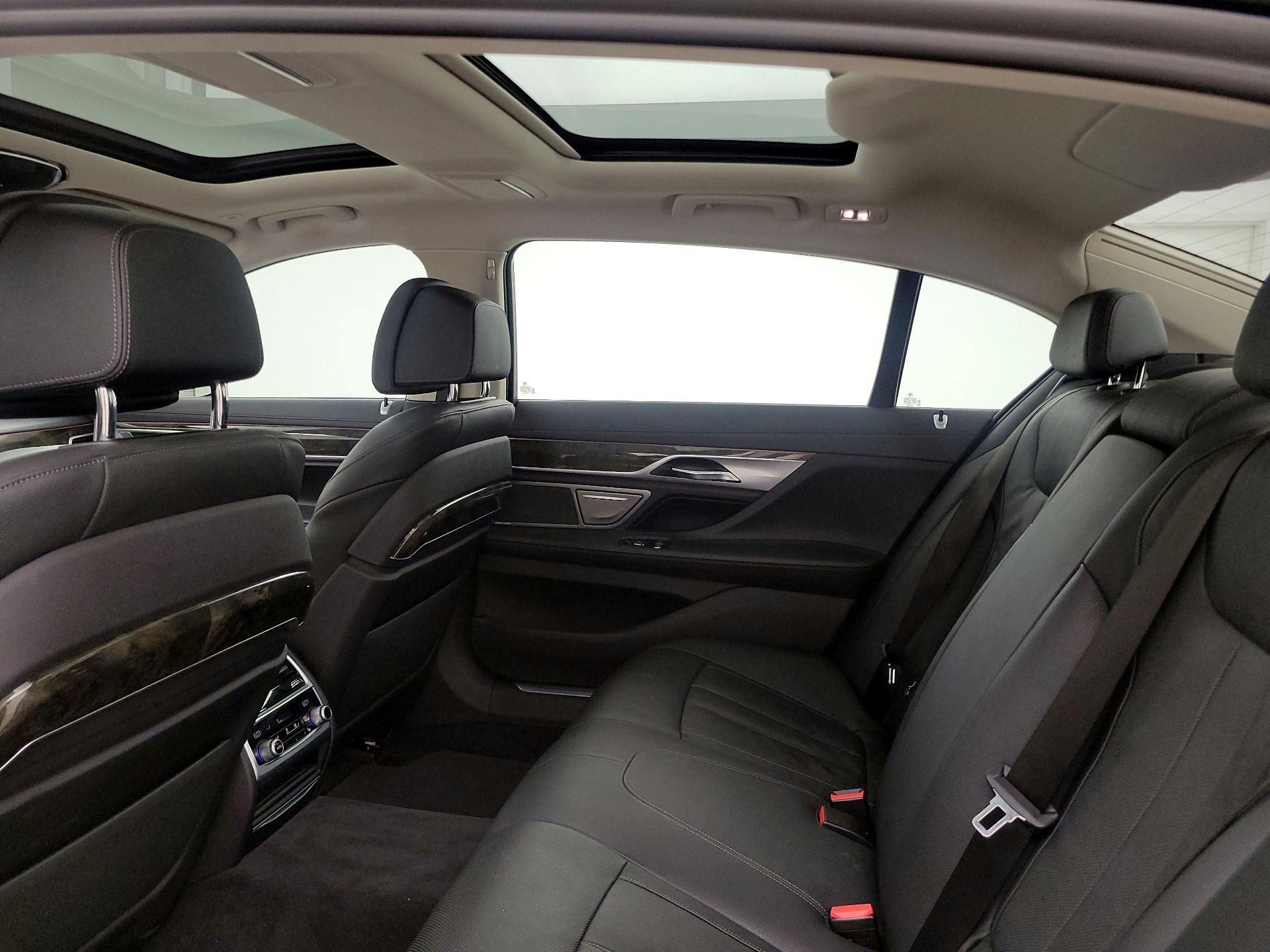 Thumbnail: 2020 BMW 7 Series - 20