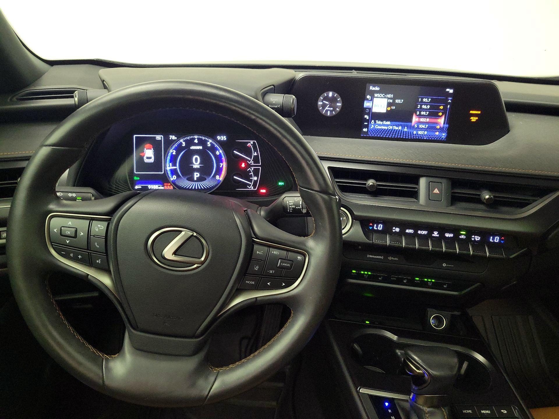 Thumbnail: 2022 Lexus UX - 10