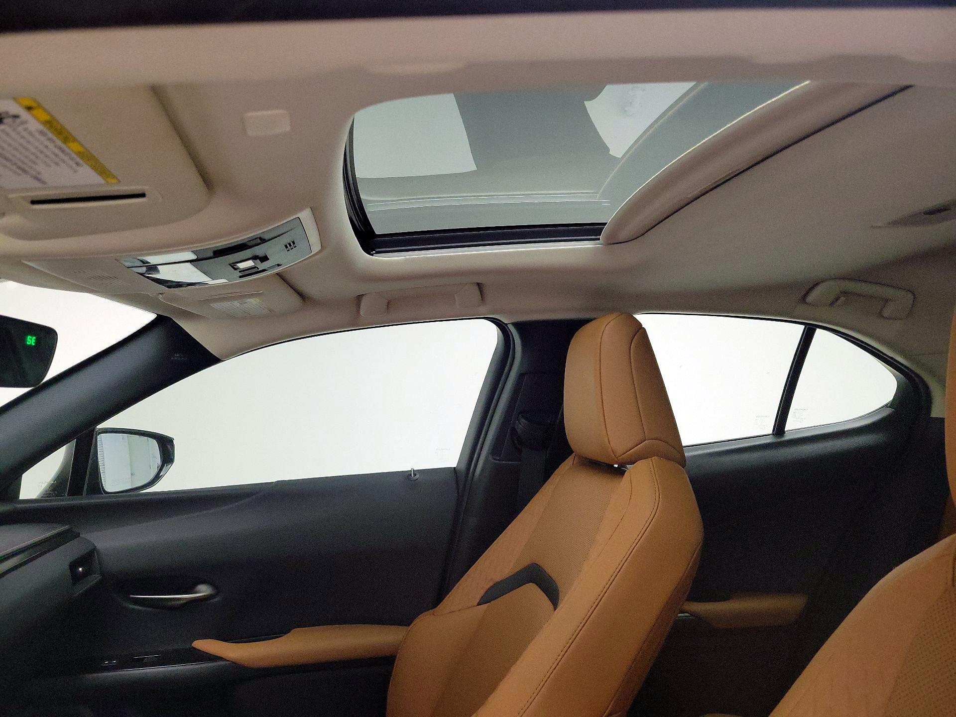 Thumbnail: 2022 Lexus UX - 19