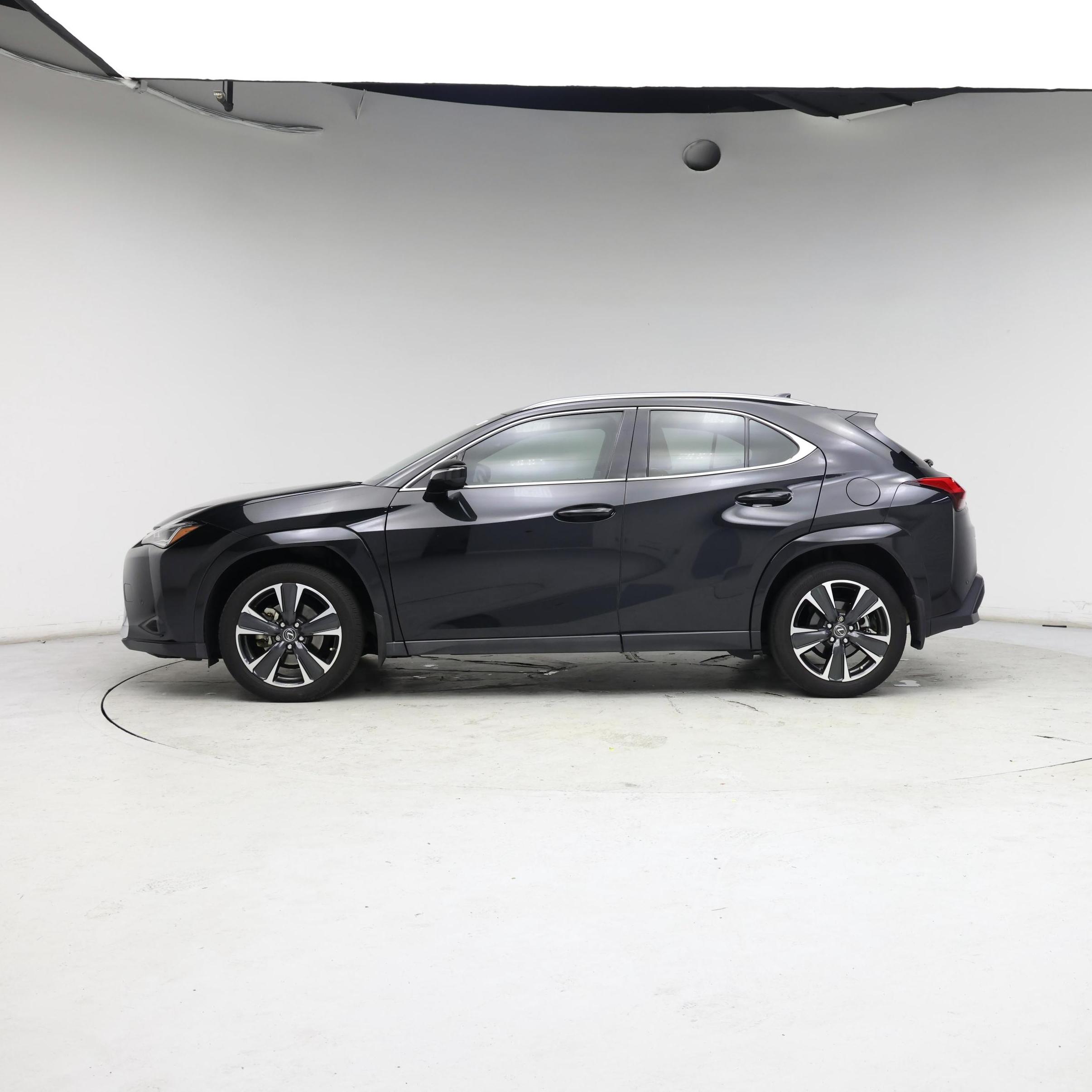 Thumbnail: 2022 Lexus UX - 3