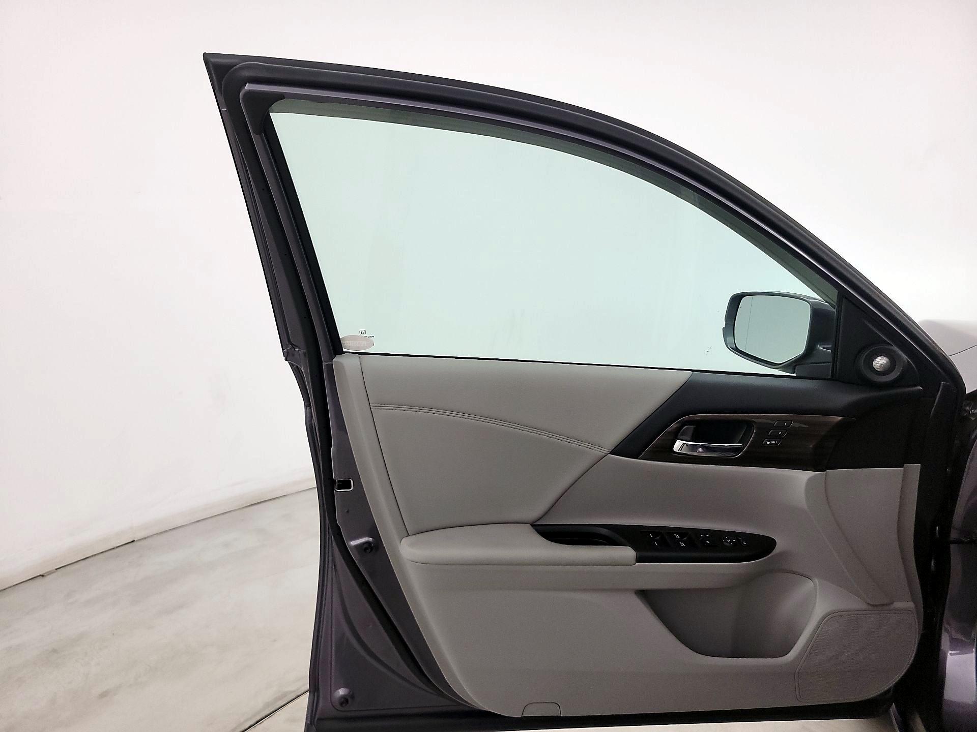 Thumbnail: 2016 Honda Accord - 12