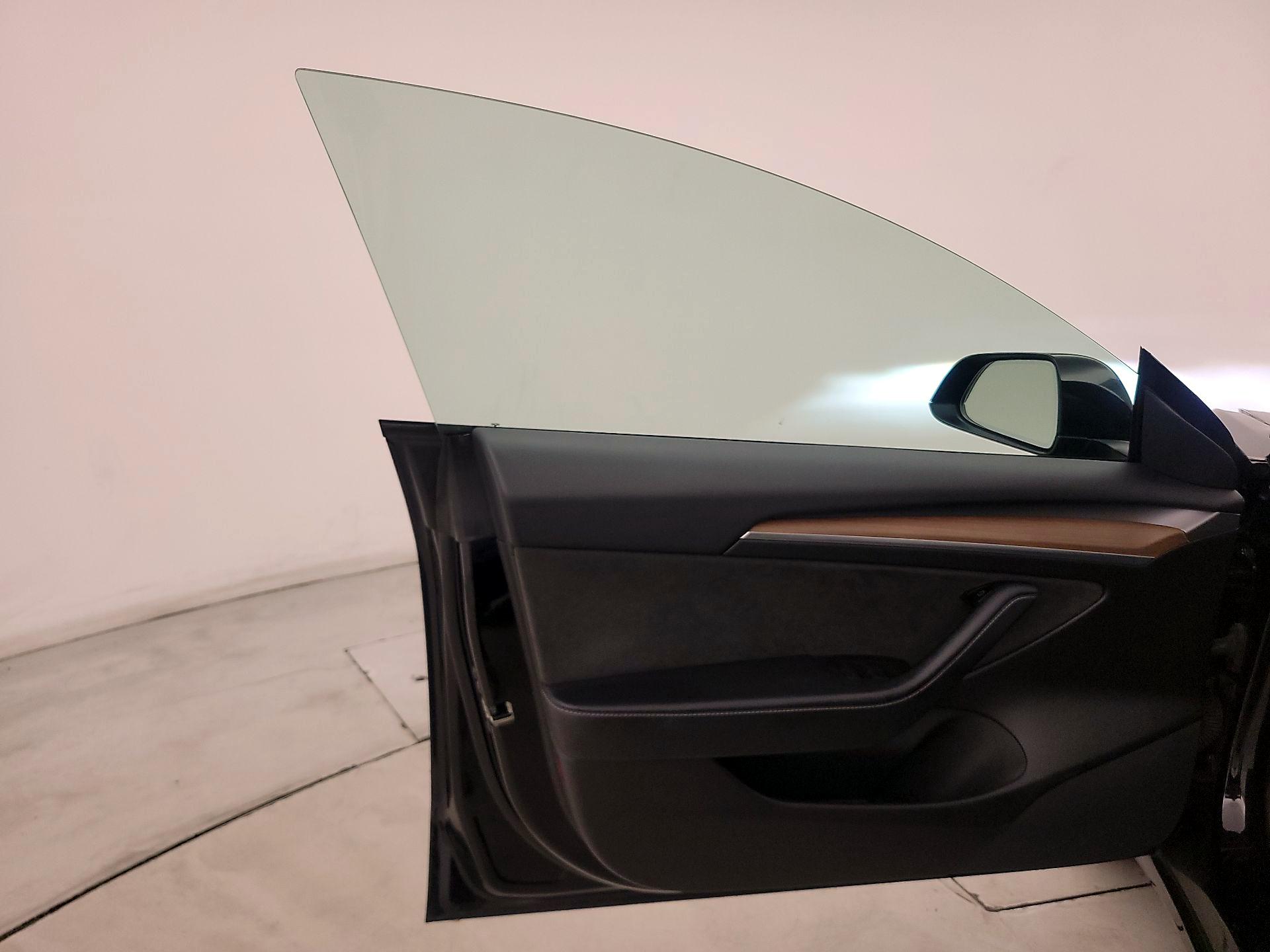 Thumbnail: 2021 Tesla Model 3 - 12