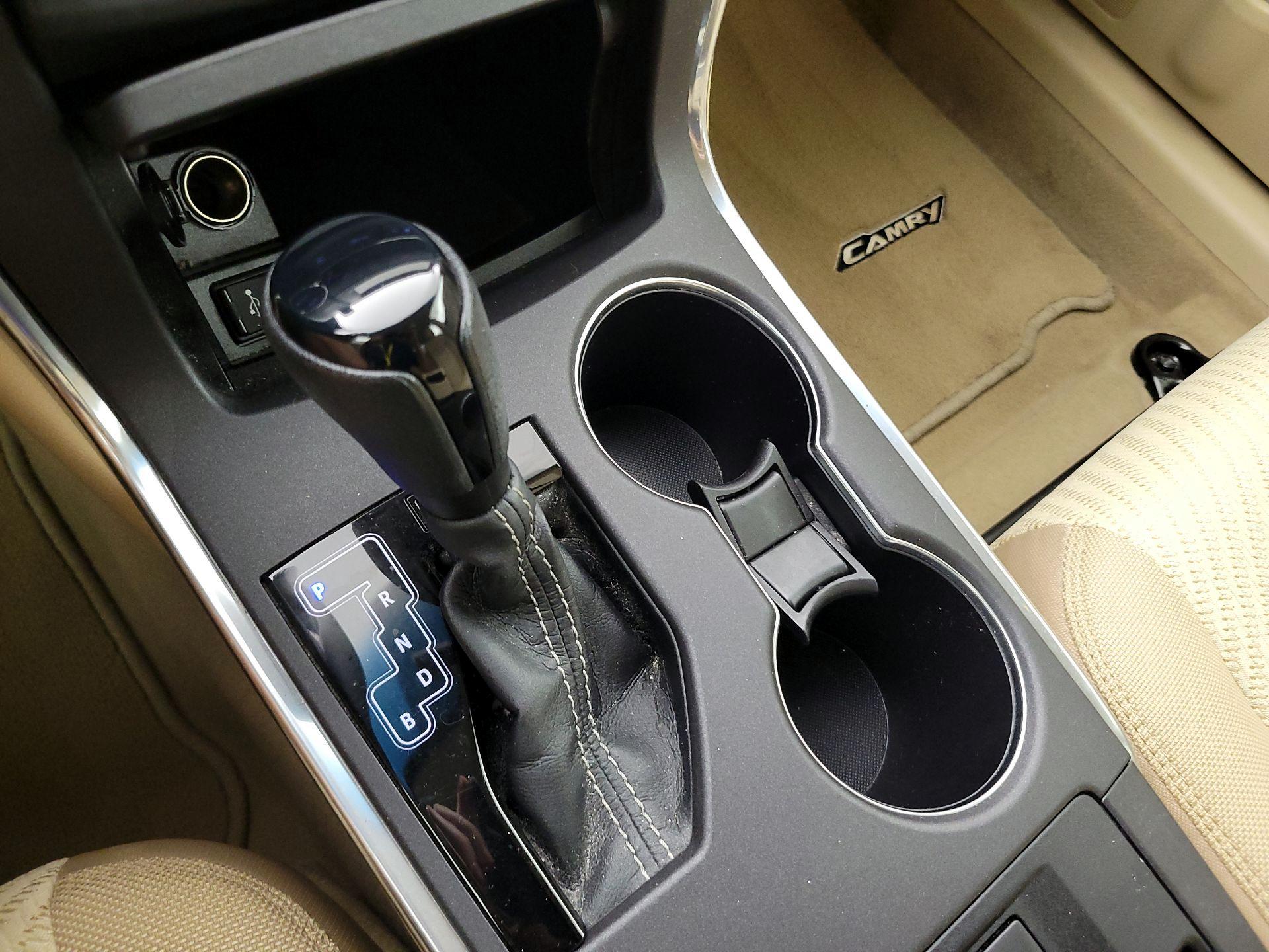 Thumbnail: 2016 Toyota Camry - 17