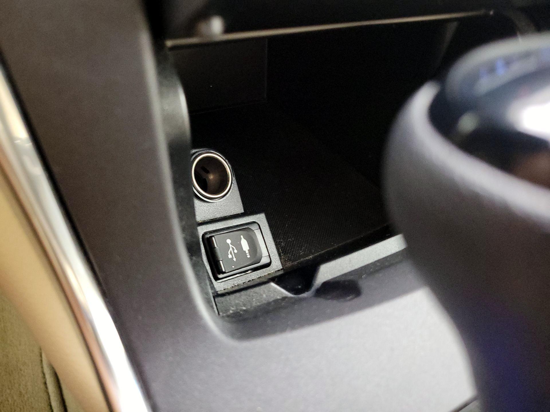 Thumbnail: 2016 Toyota Camry - 18