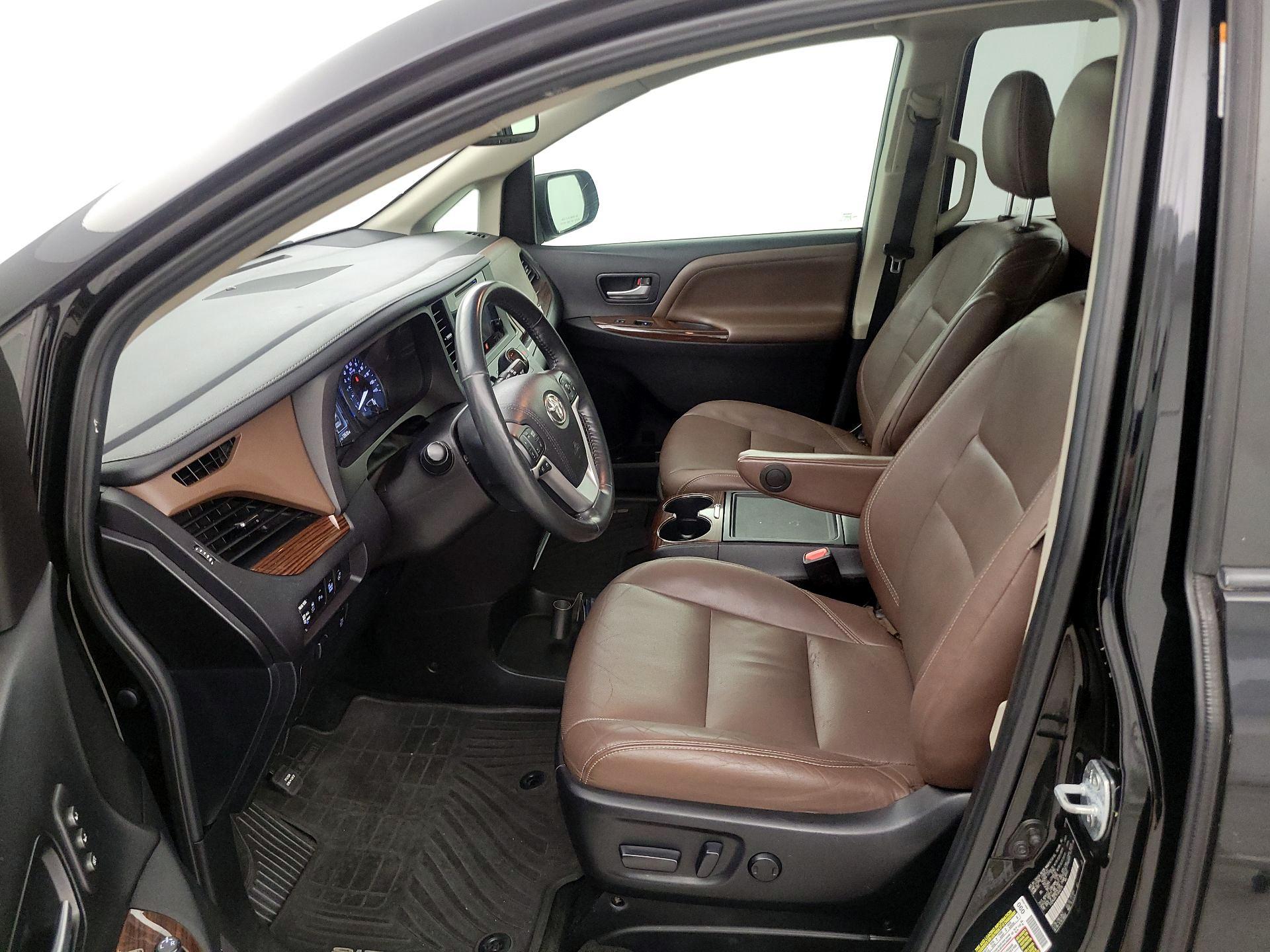 Thumbnail: 2015 Toyota Sienna - 11