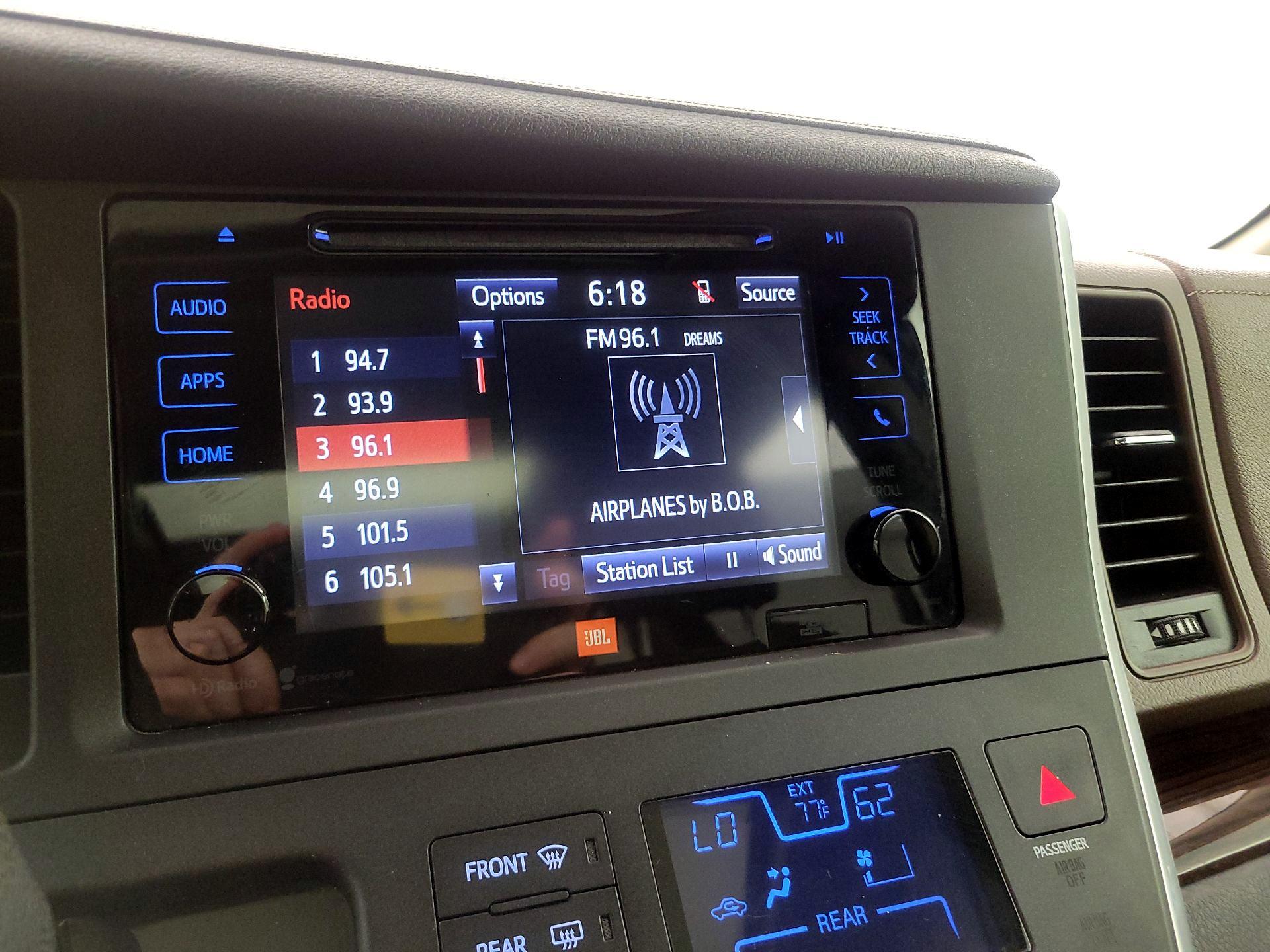 Thumbnail: 2015 Toyota Sienna - 16