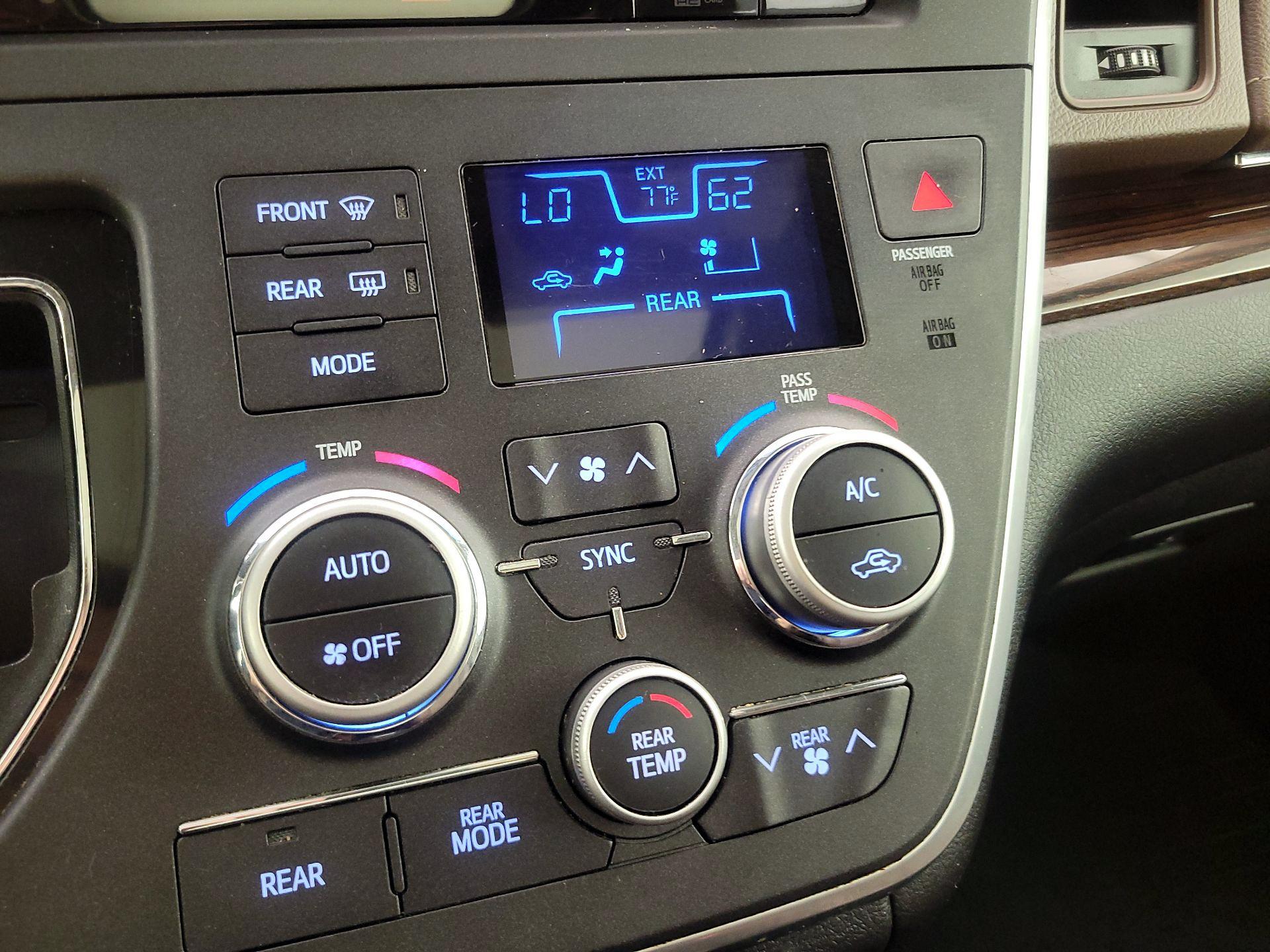 Thumbnail: 2015 Toyota Sienna - 17