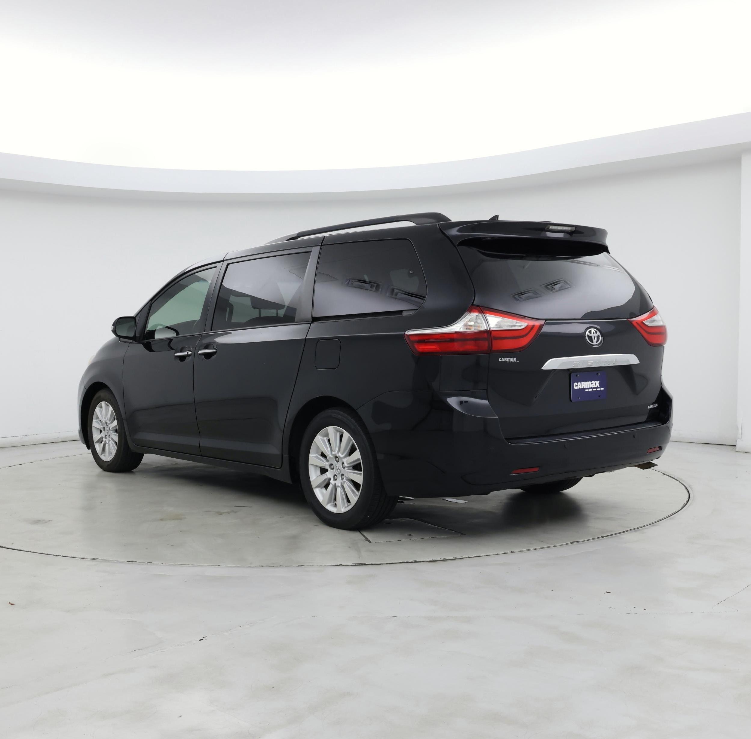 Thumbnail: 2015 Toyota Sienna - 2