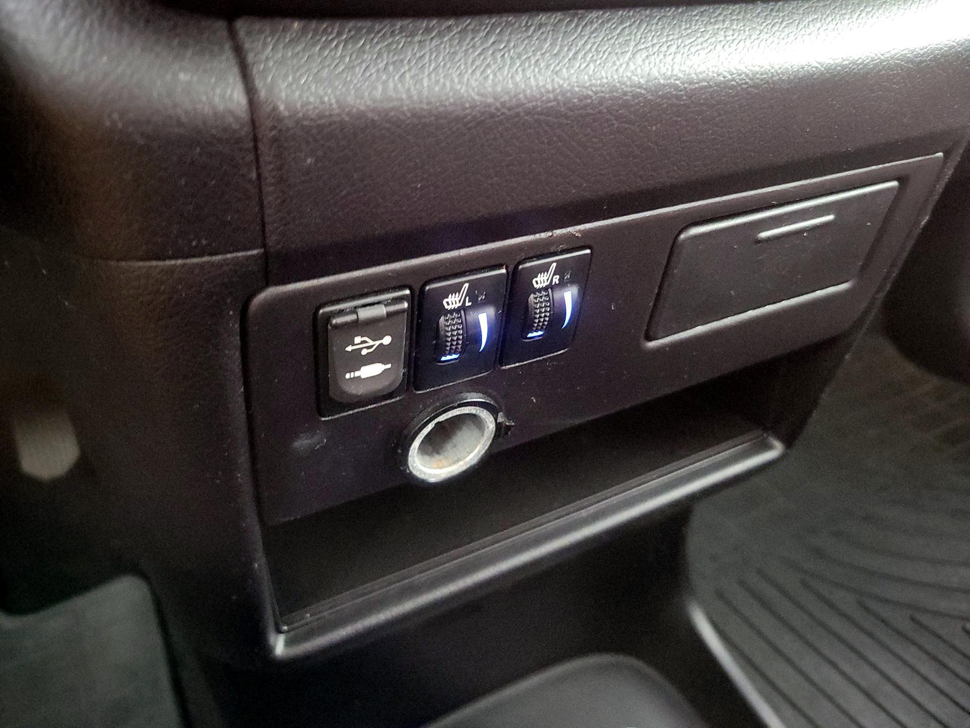 Thumbnail: 2015 Toyota Sienna - 19