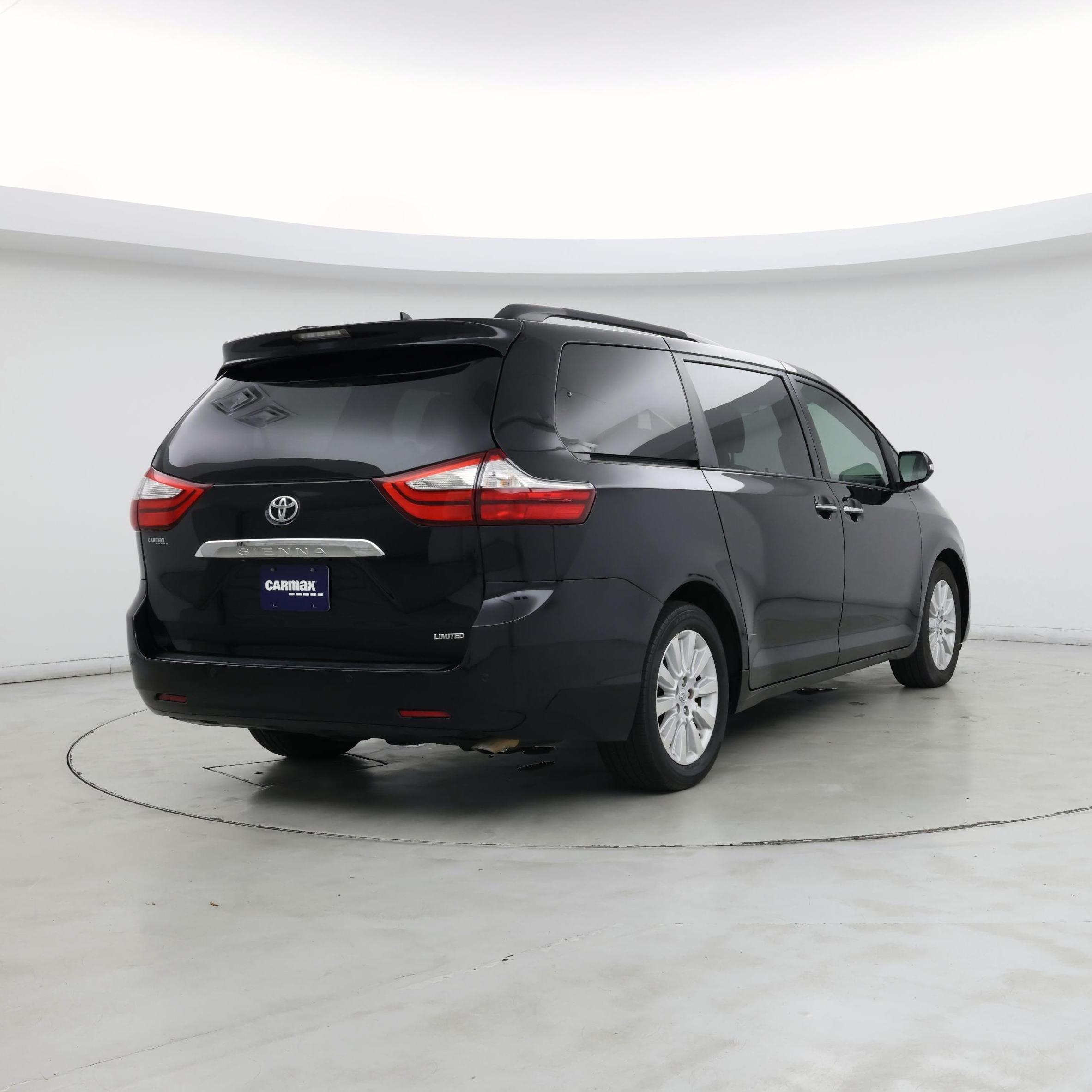 Thumbnail: 2015 Toyota Sienna - 8