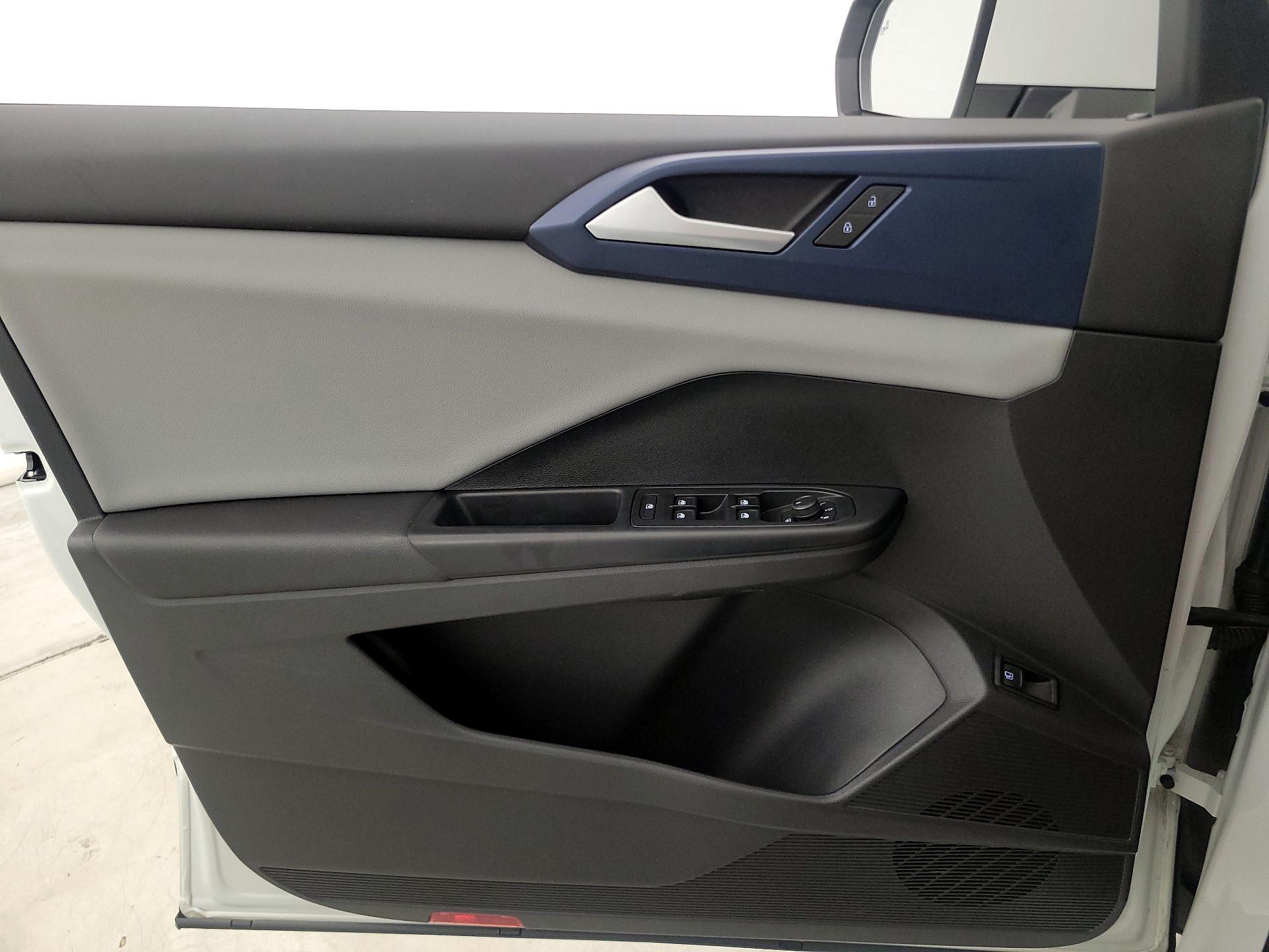 Thumbnail: 2022 Volkswagen Taos - 12