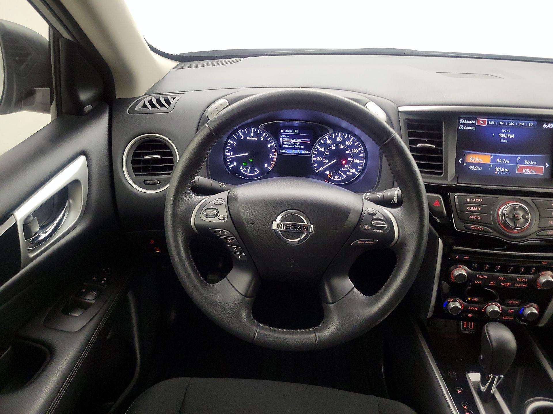 Thumbnail: 2020 Nissan Pathfinder - 10