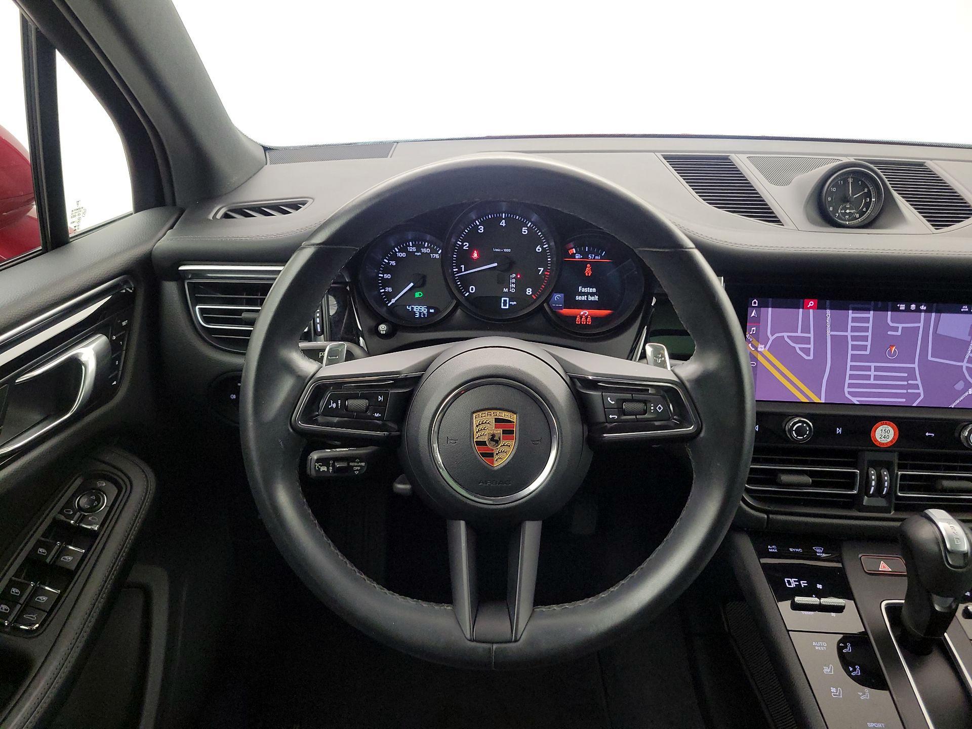 Thumbnail: 2023 Porsche Macan - 10