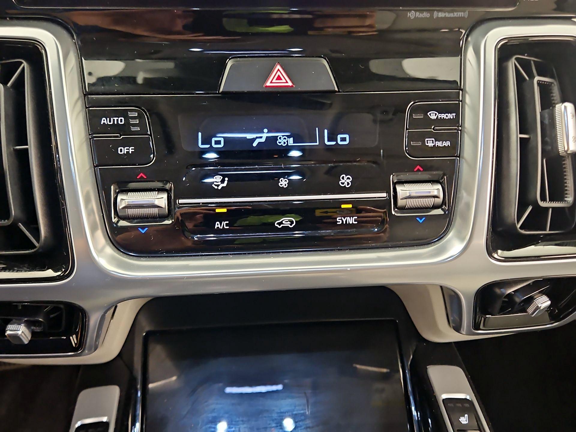 Thumbnail: 2023 Kia Sorento - 16