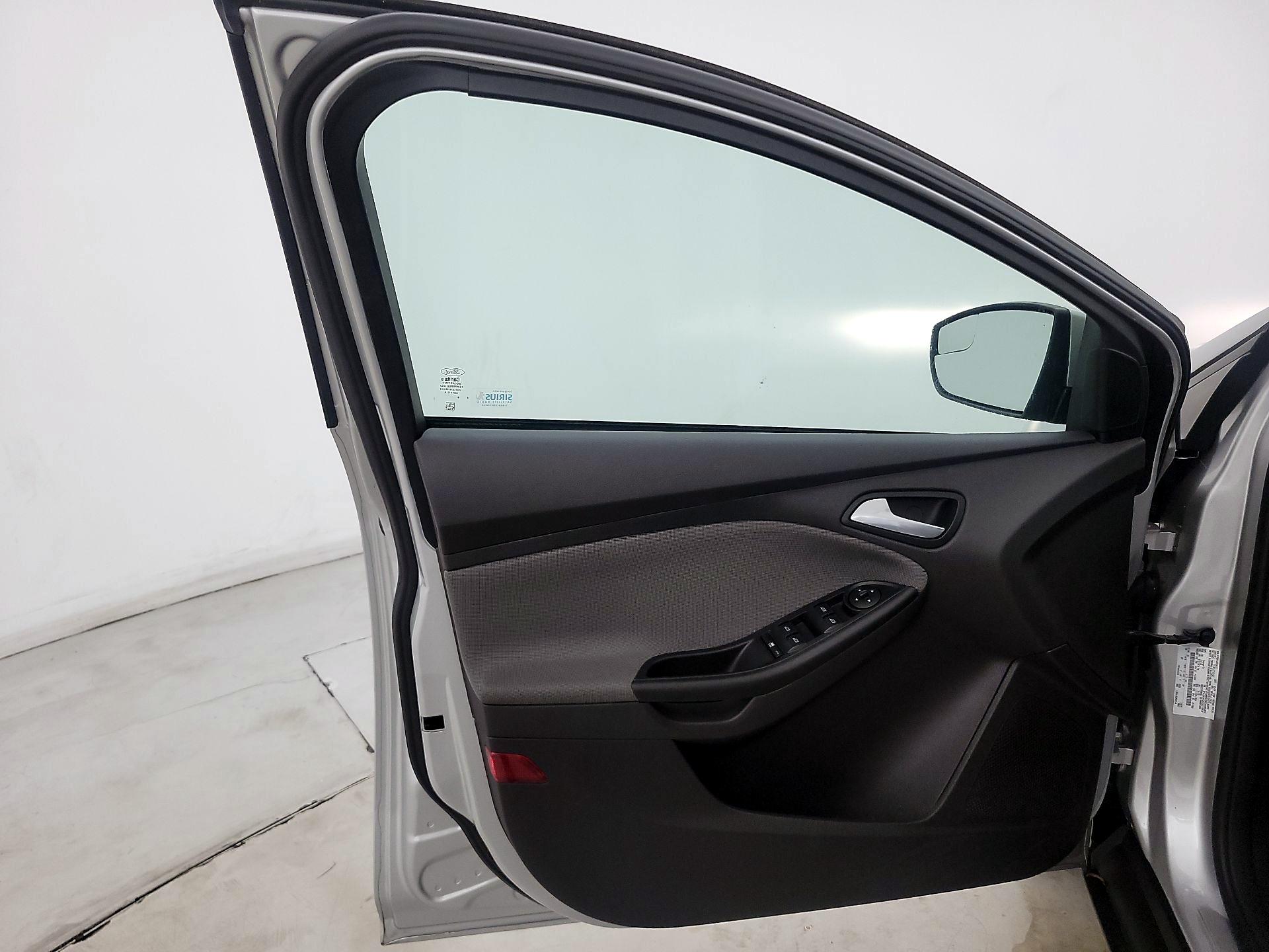Thumbnail: 2014 Ford Focus - 12
