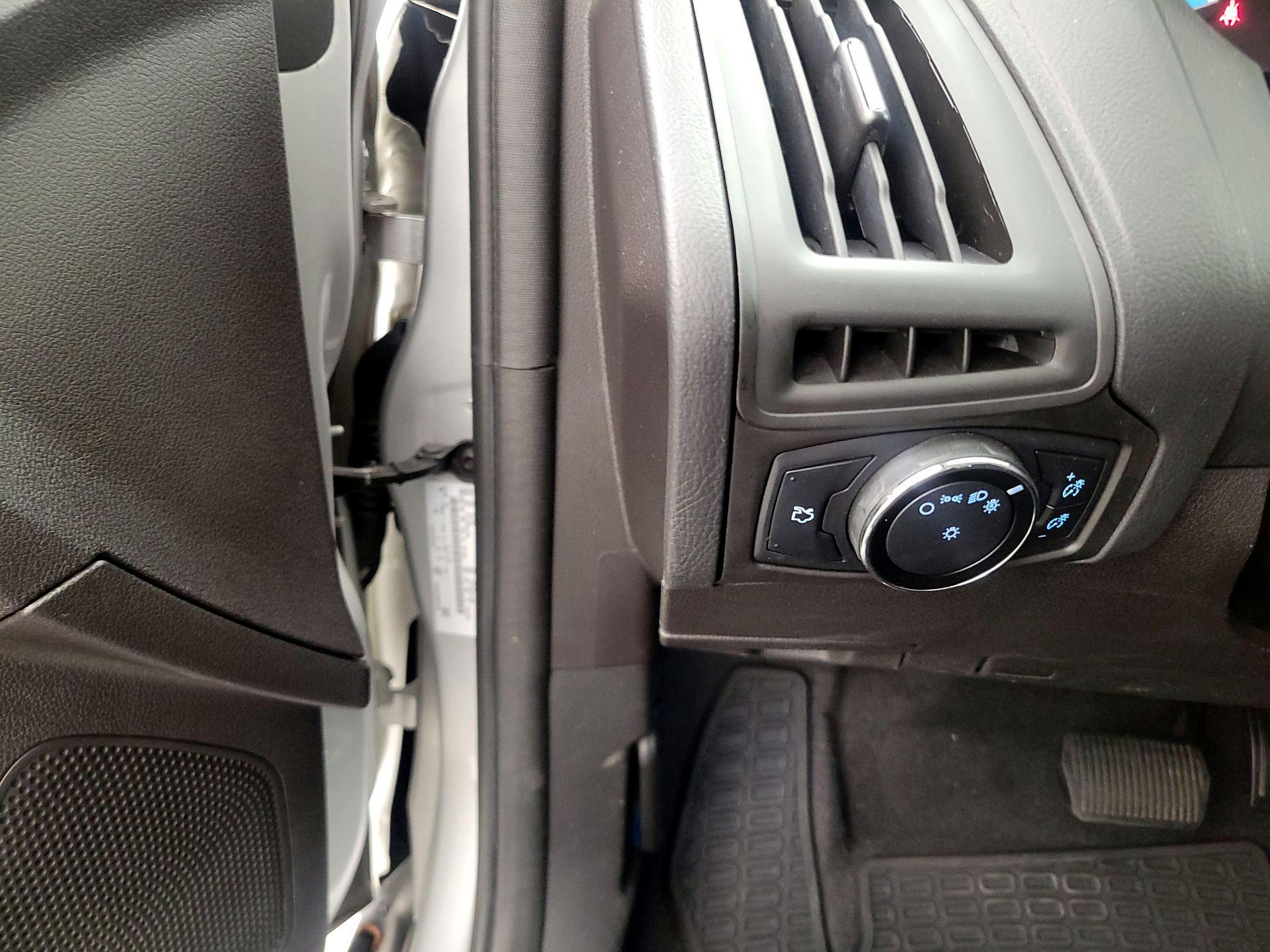 Thumbnail: 2014 Ford Focus - 13