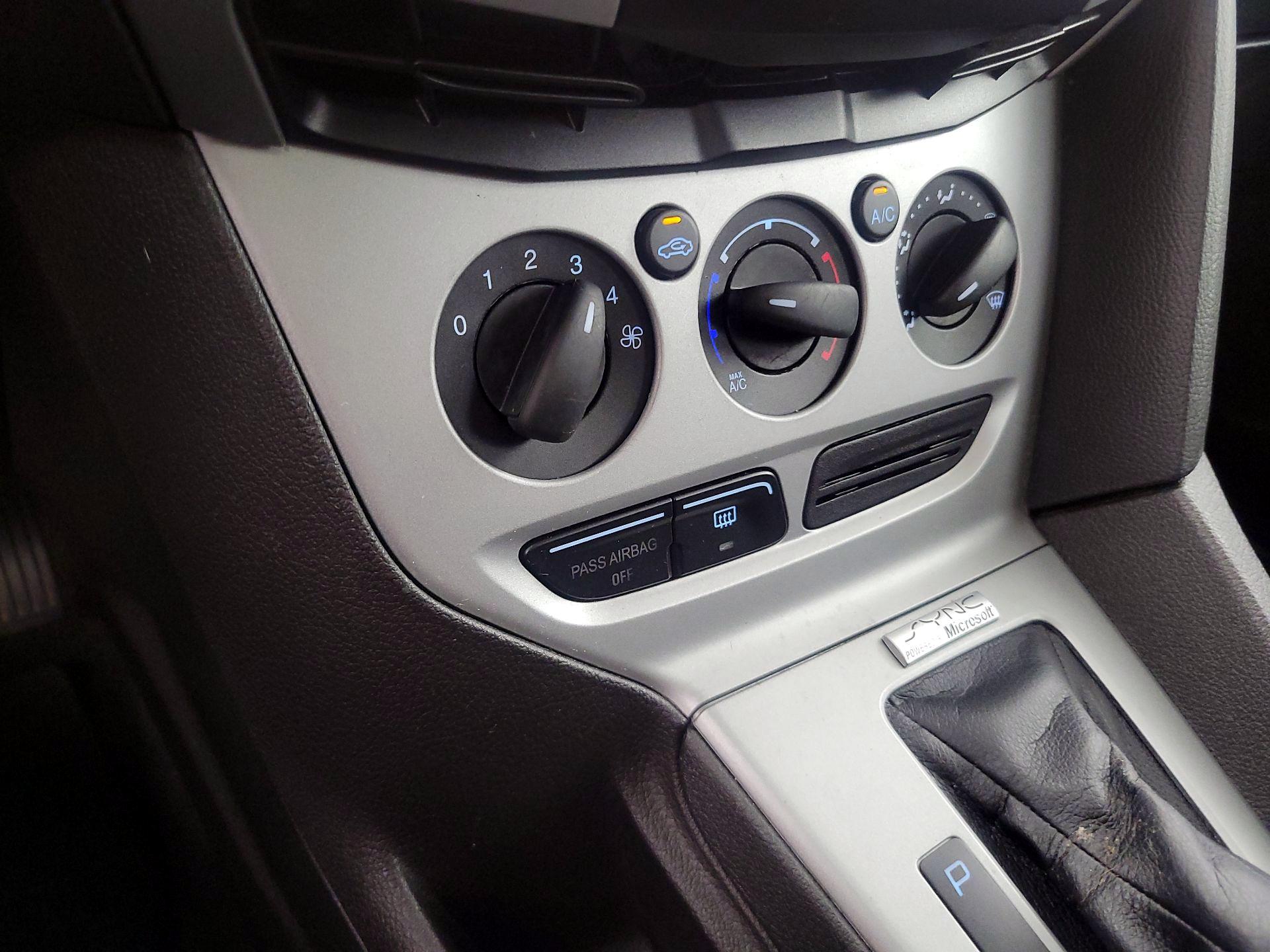 Thumbnail: 2014 Ford Focus - 15