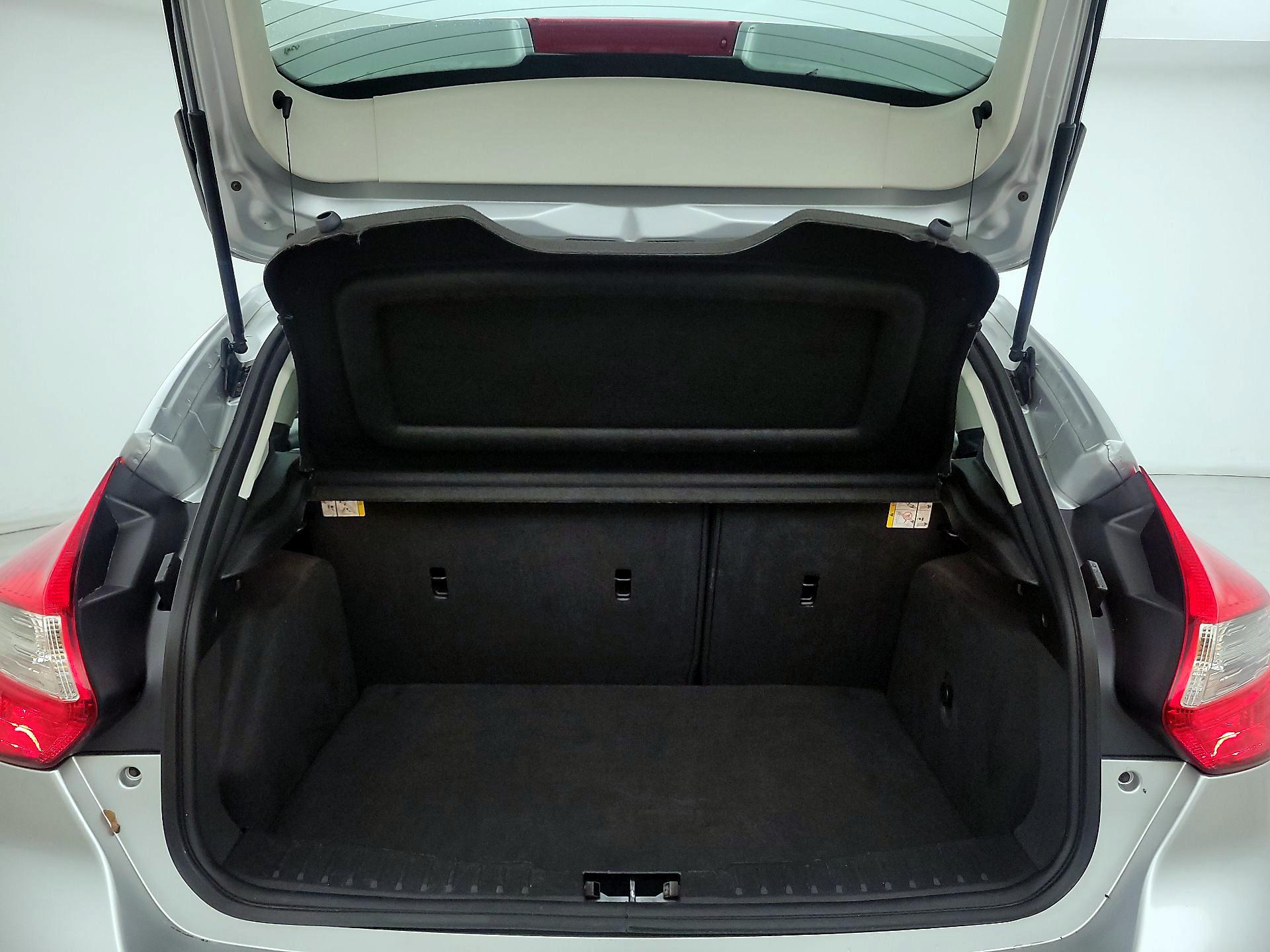 Thumbnail: 2014 Ford Focus - 20