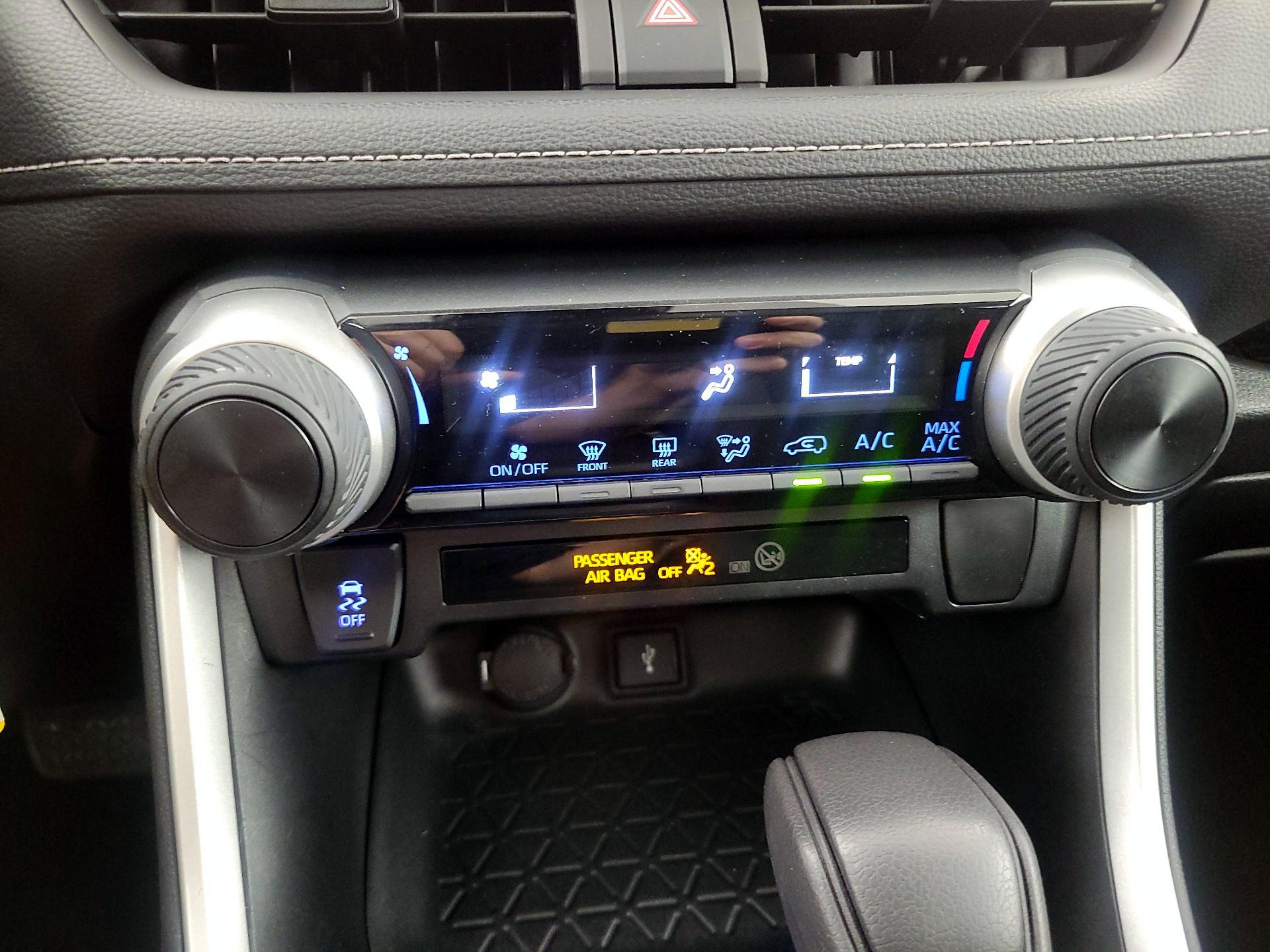 Thumbnail: 2021 Toyota RAV4 - 16
