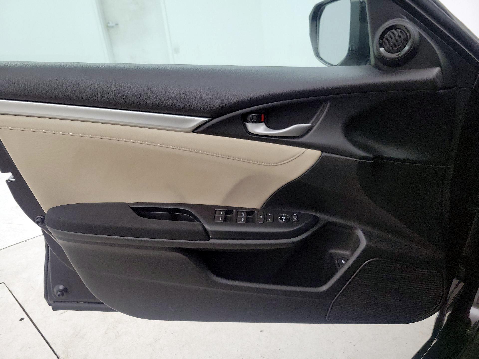 Thumbnail: 2016 Honda Civic - 12