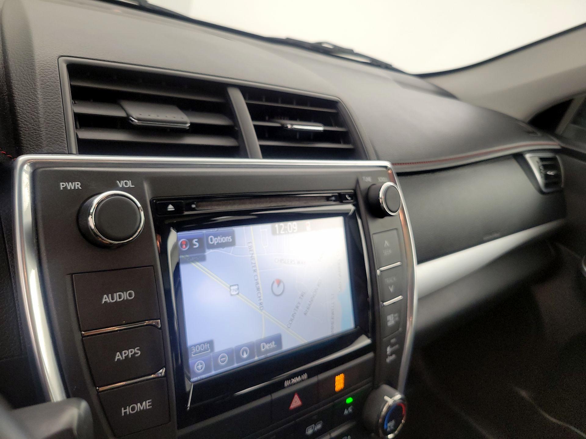 Thumbnail: 2016 Toyota Camry - 14