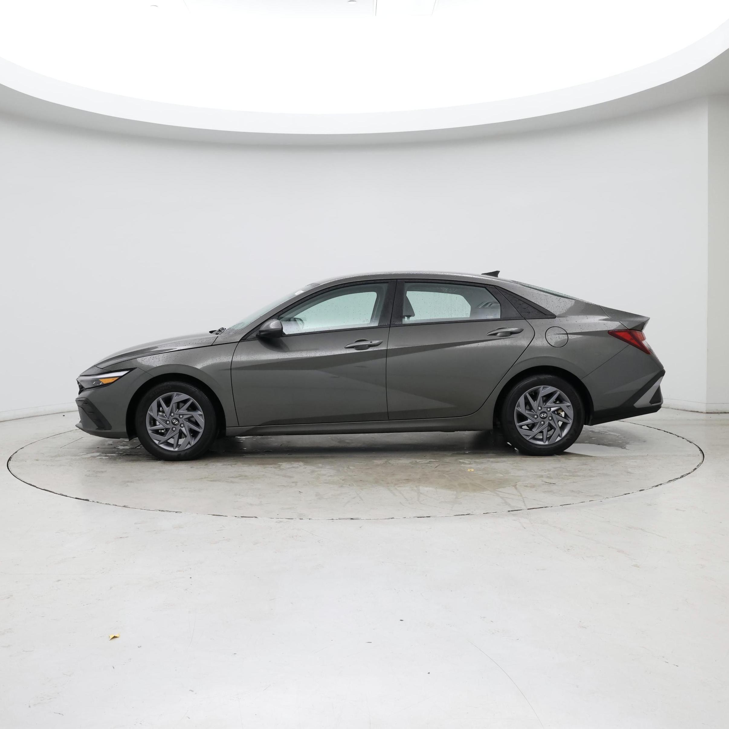 Thumbnail: 2024 Hyundai Elantra - 3
