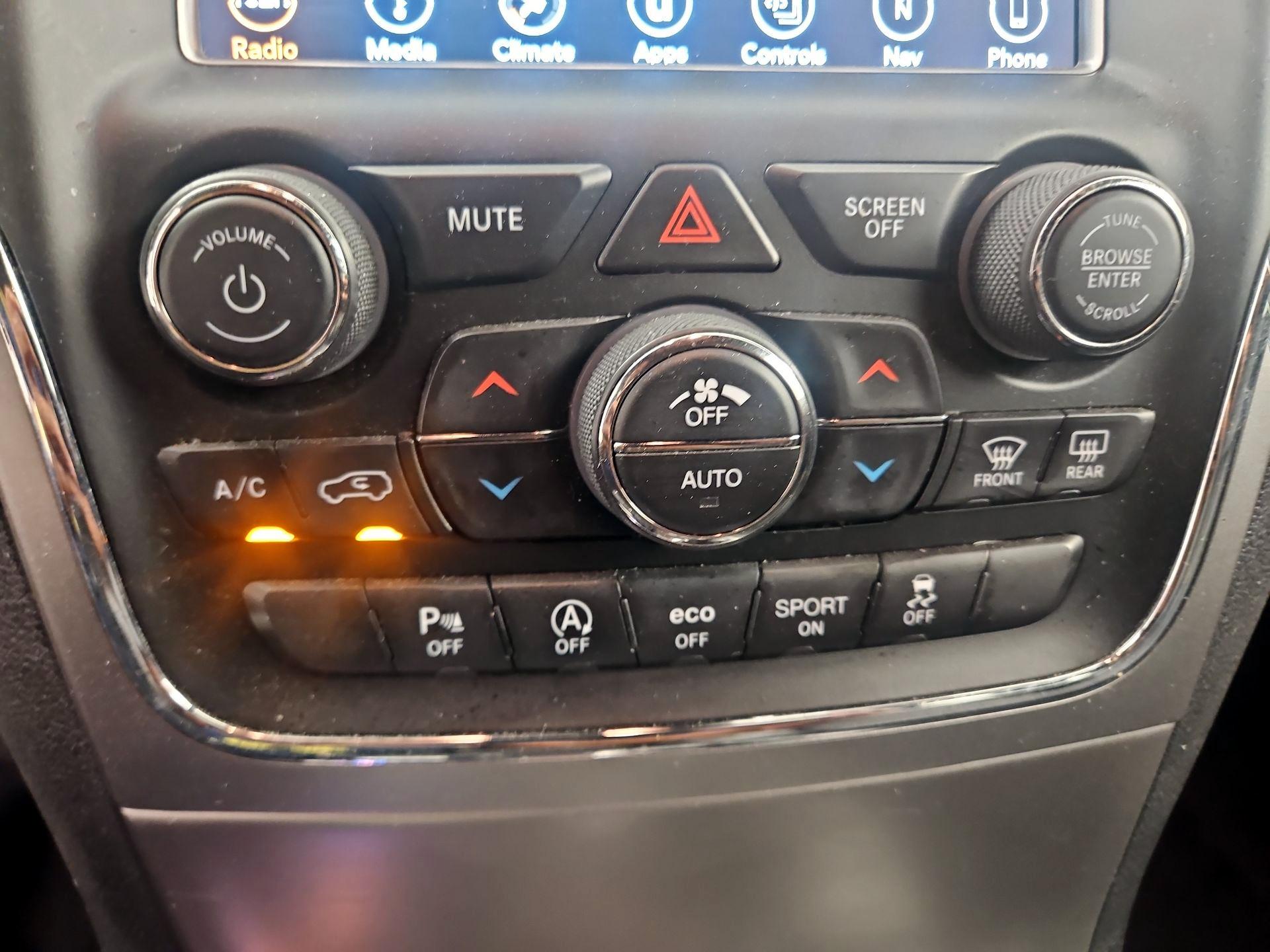 Thumbnail: 2018 Jeep Grand Cherokee - 16