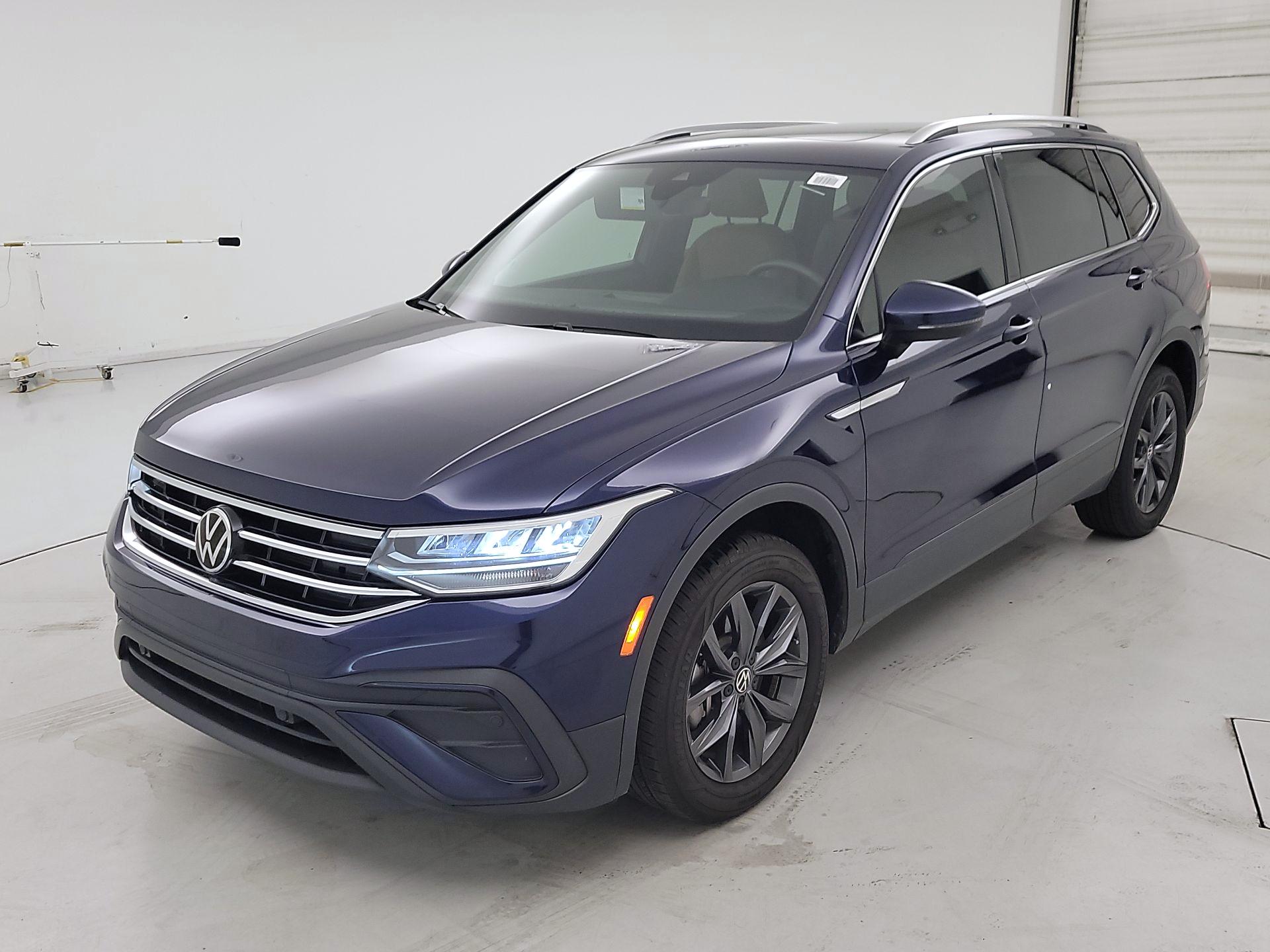 Thumbnail: 2022 Volkswagen Tiguan - 3
