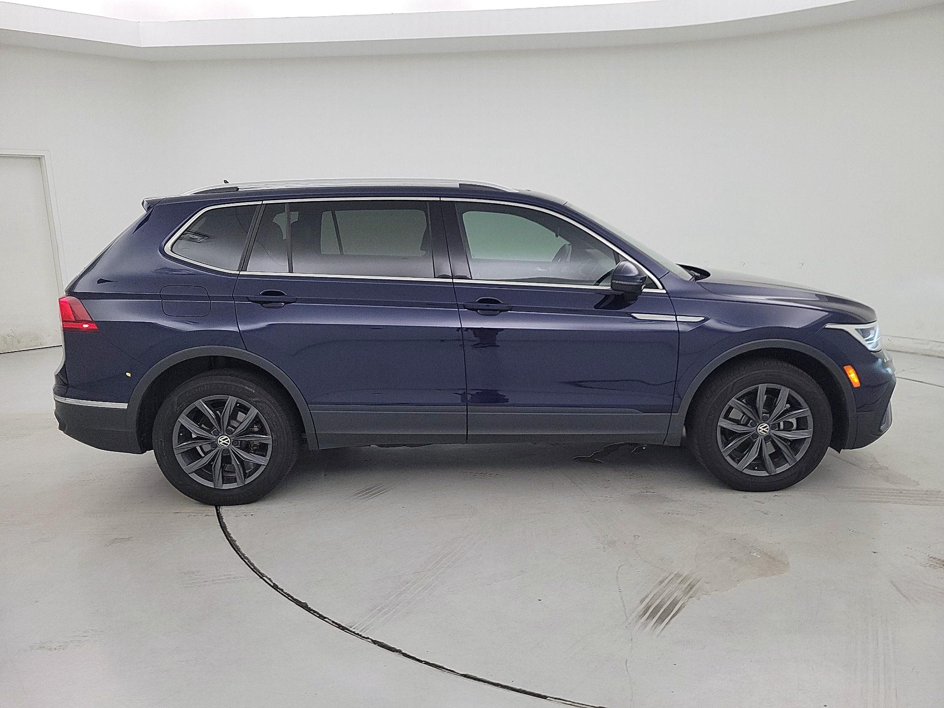 Thumbnail: 2022 Volkswagen Tiguan - 4