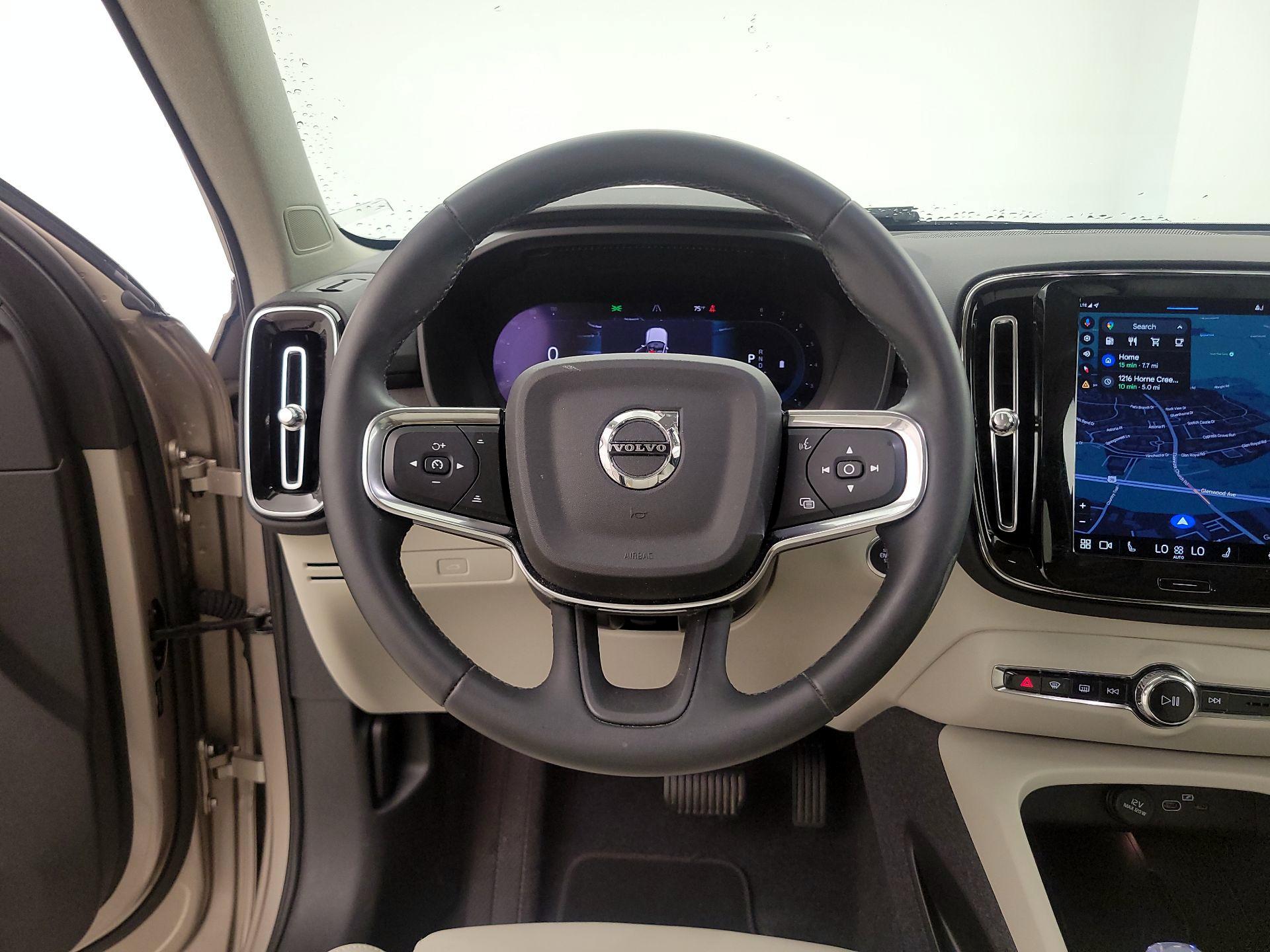 Thumbnail: 2024 Volvo XC40 - 10