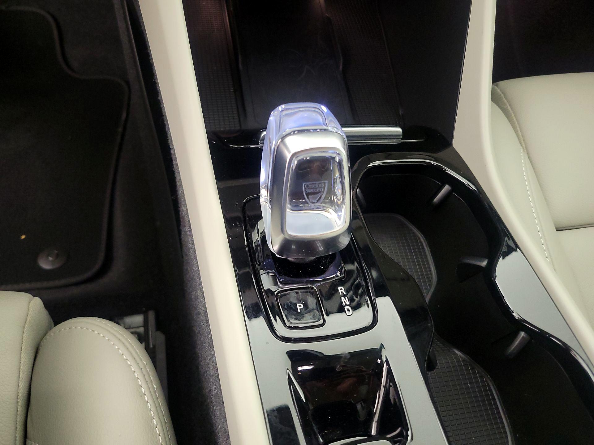 Thumbnail: 2024 Volvo XC40 - 18