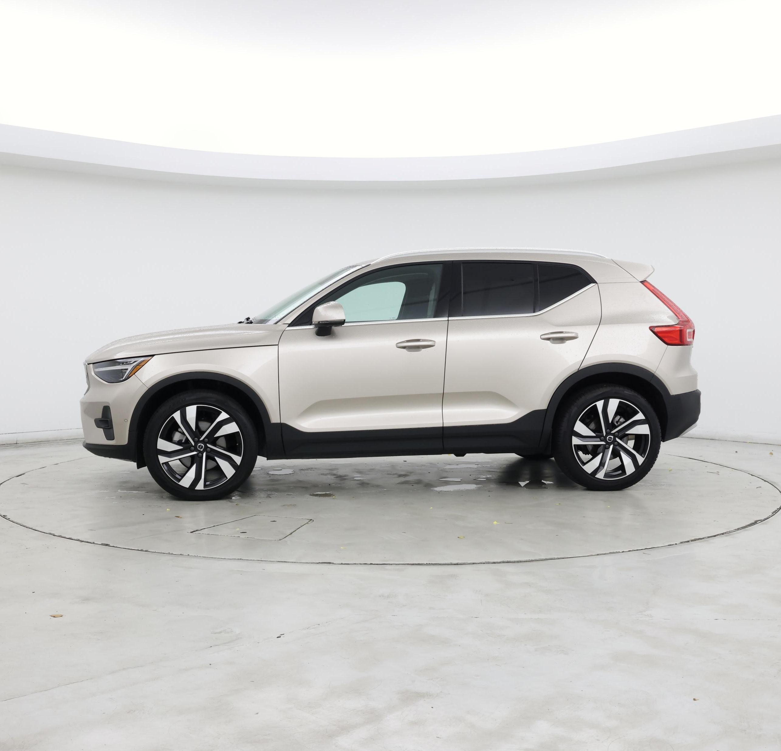 Thumbnail: 2024 Volvo XC40 - 3