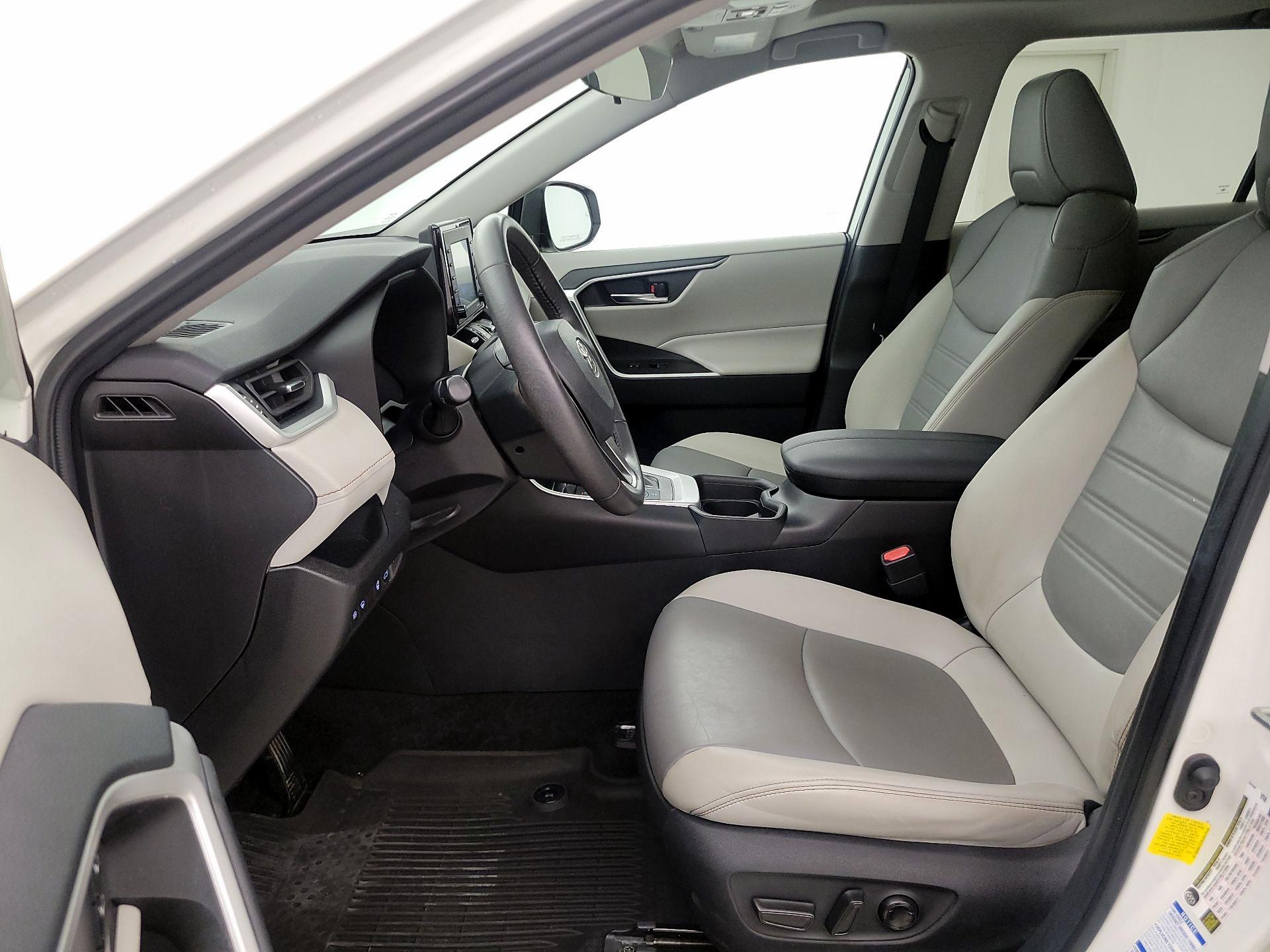 Thumbnail: 2021 Toyota RAV4 - 11