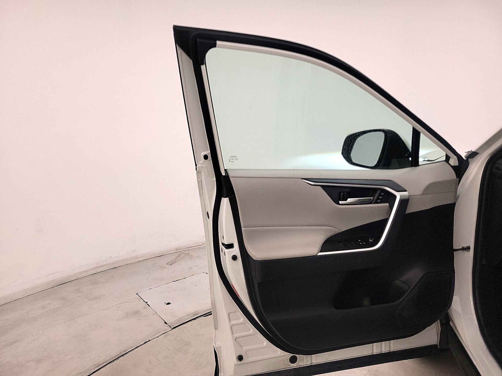 Thumbnail: 2021 Toyota RAV4 - 12