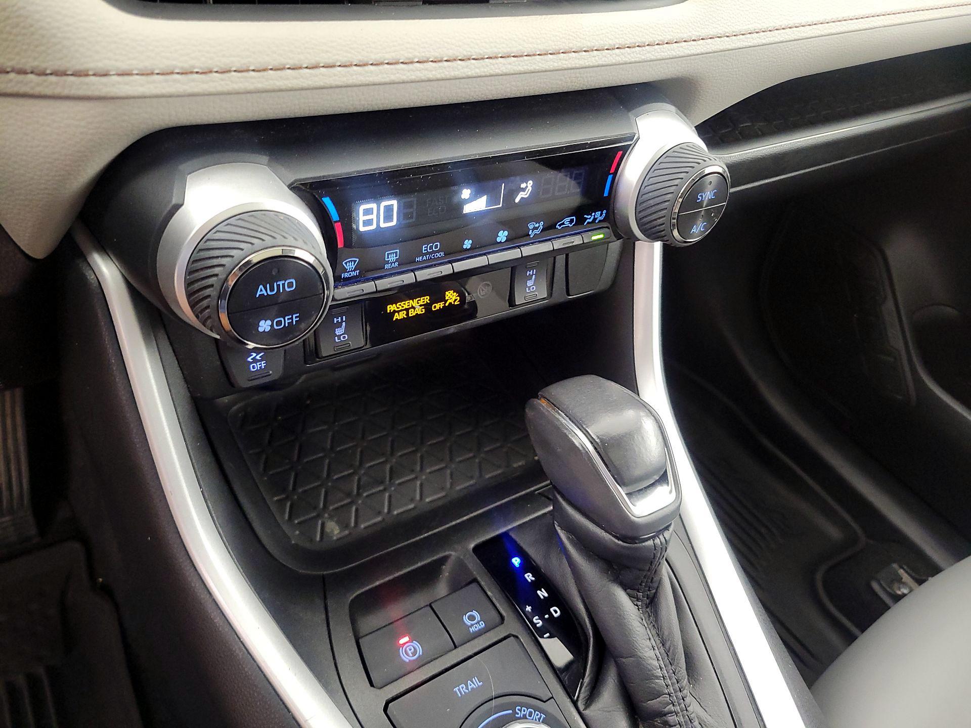 Thumbnail: 2021 Toyota RAV4 - 16