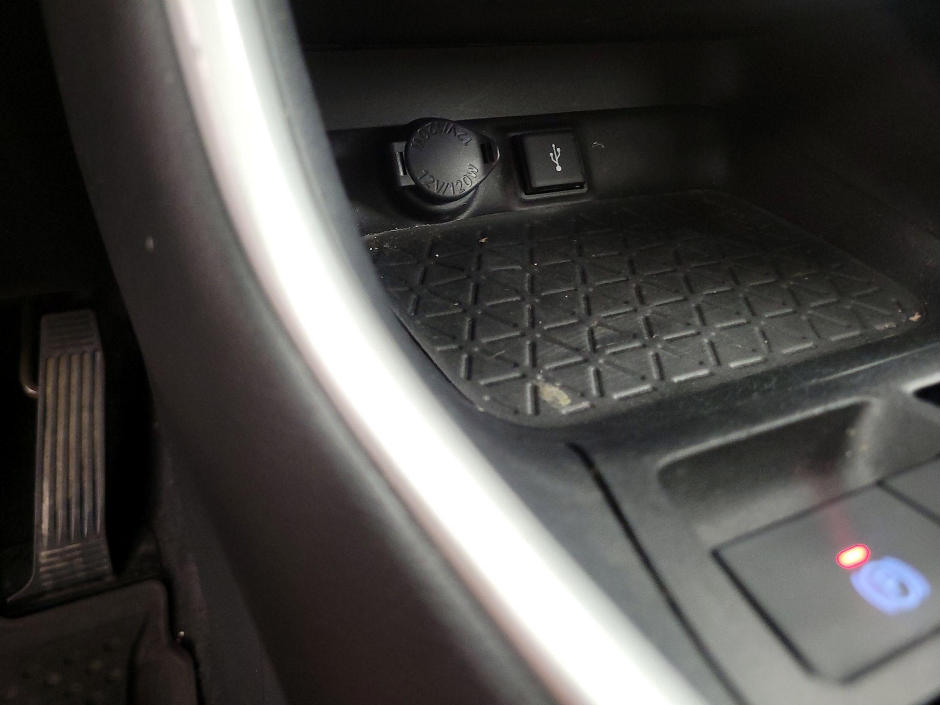 Thumbnail: 2021 Toyota RAV4 - 18