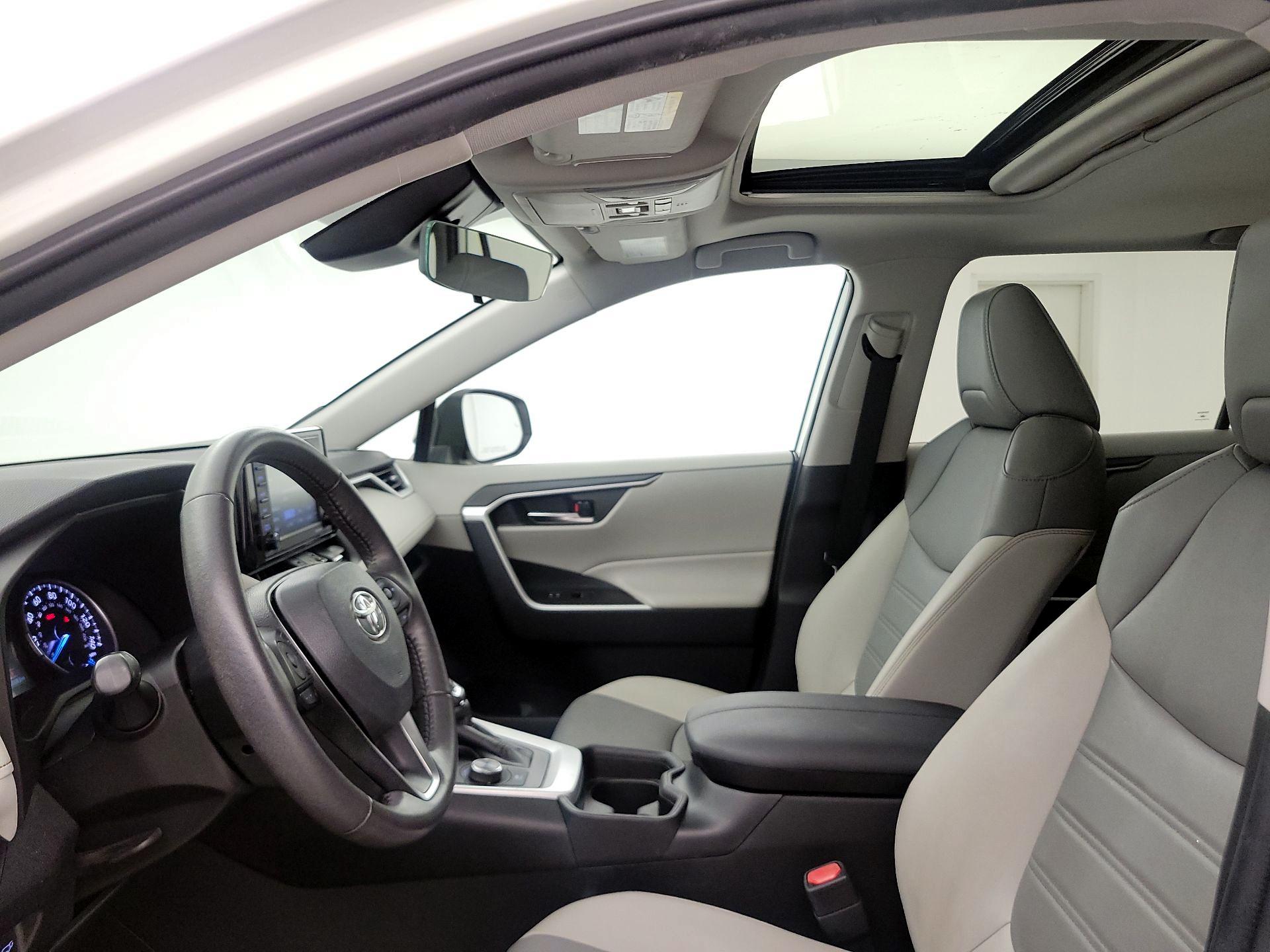 Thumbnail: 2021 Toyota RAV4 - 19
