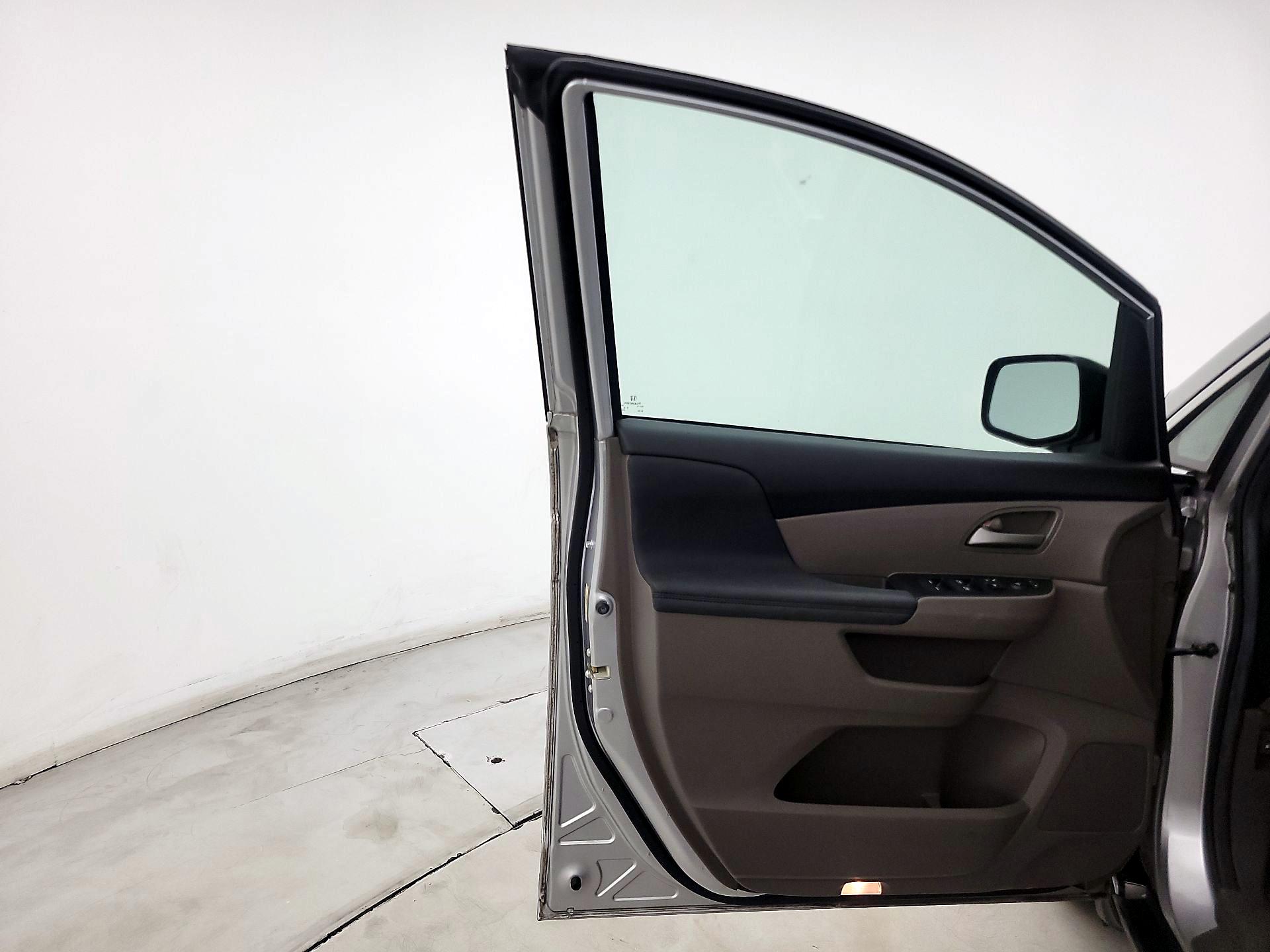 Thumbnail: 2013 Honda Odyssey - 12