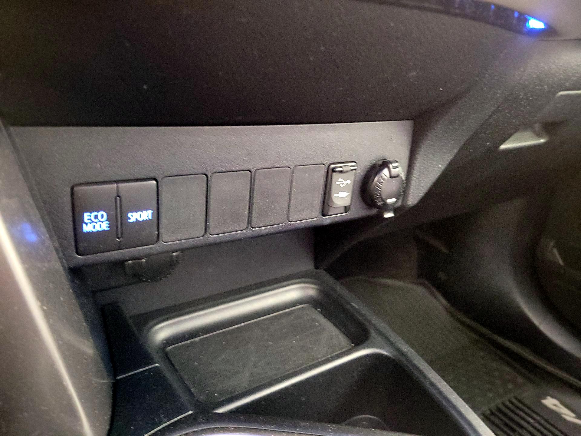 Thumbnail: 2017 Toyota RAV4 - 19