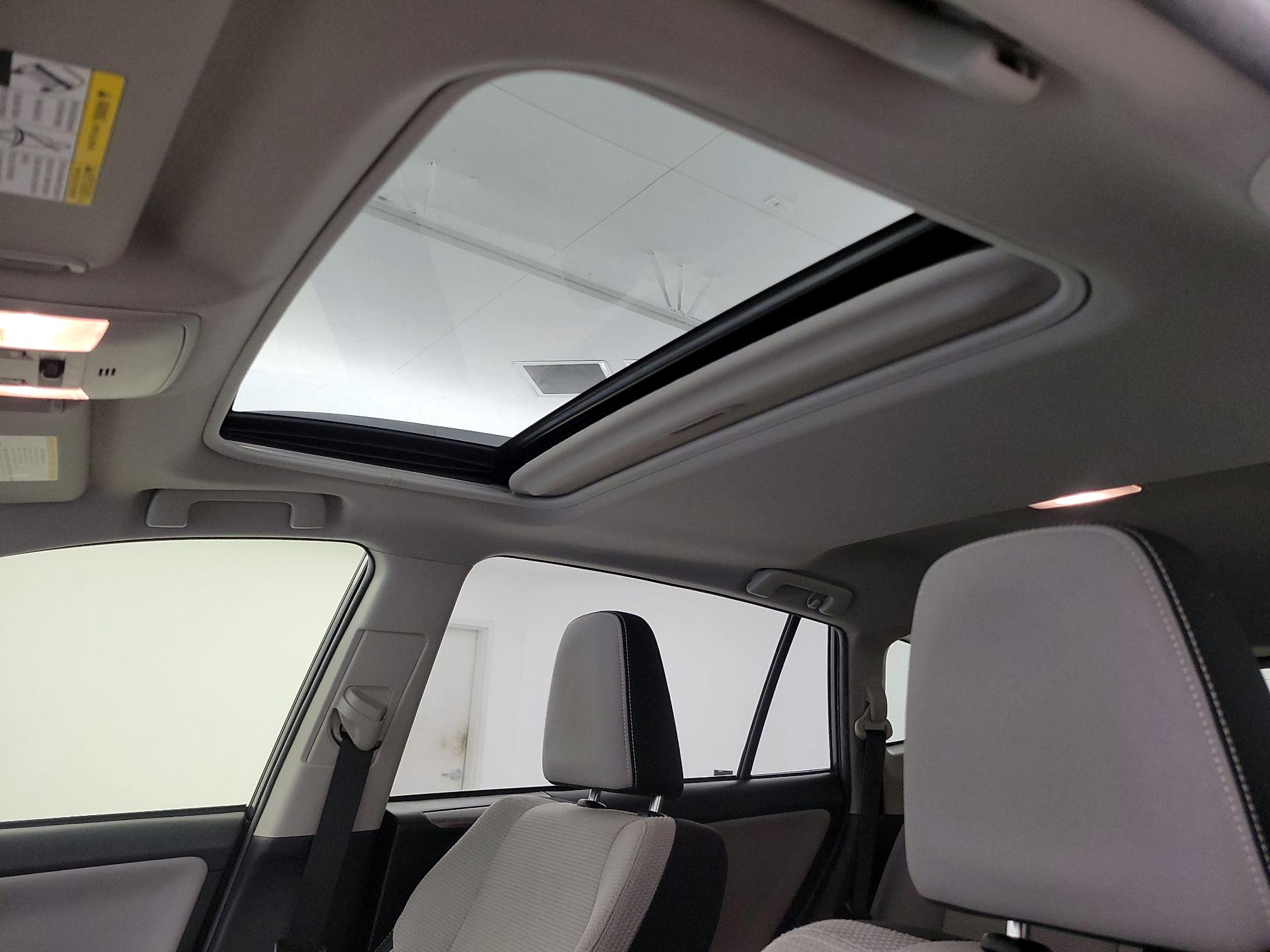 Thumbnail: 2017 Toyota RAV4 - 20