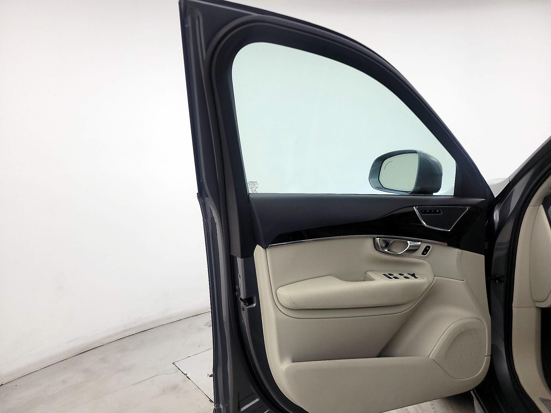 Thumbnail: 2017 Volvo XC90 - 12