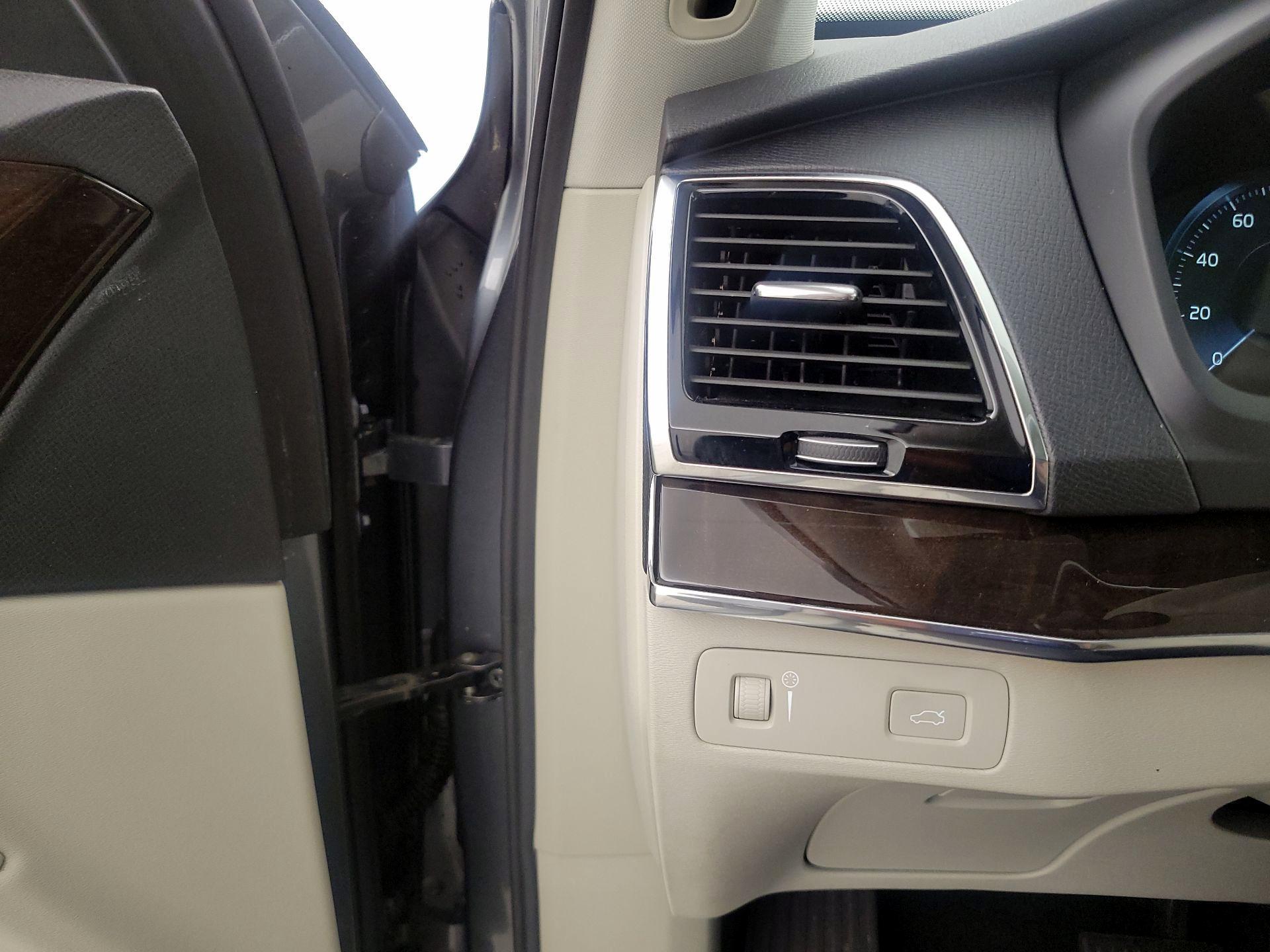 Thumbnail: 2017 Volvo XC90 - 13