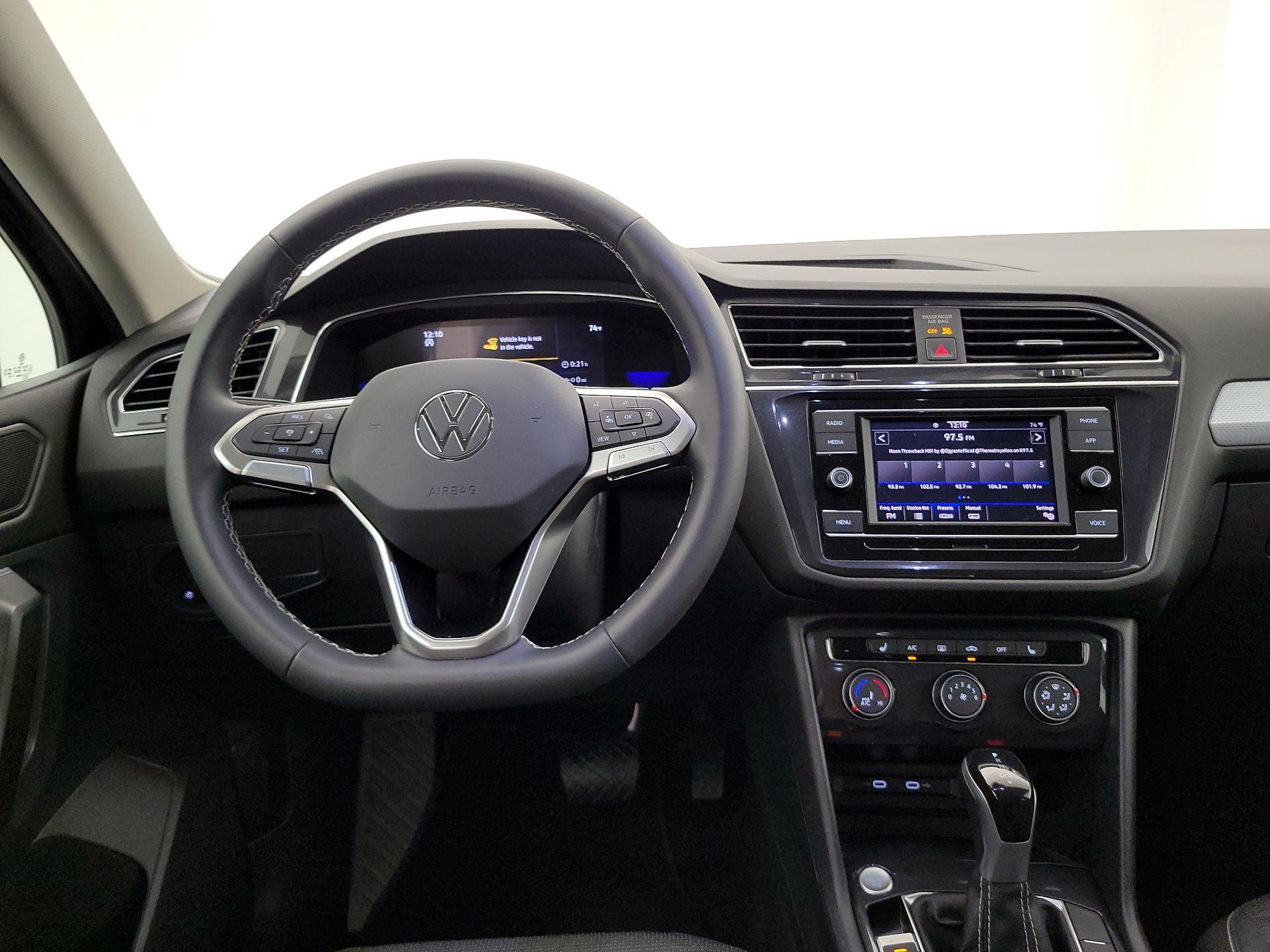 Thumbnail: 2023 Volkswagen Tiguan - 10