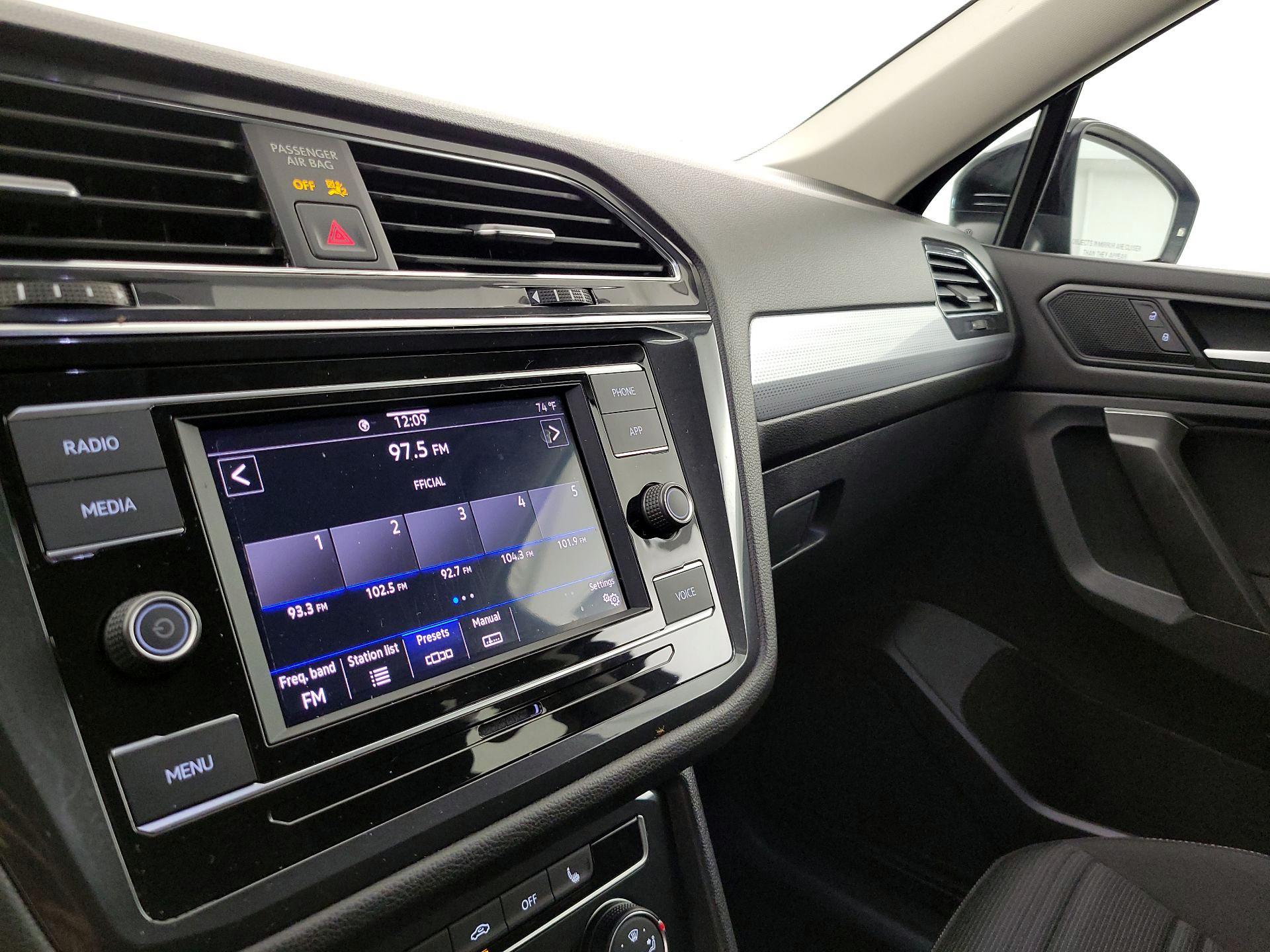 Thumbnail: 2023 Volkswagen Tiguan - 15