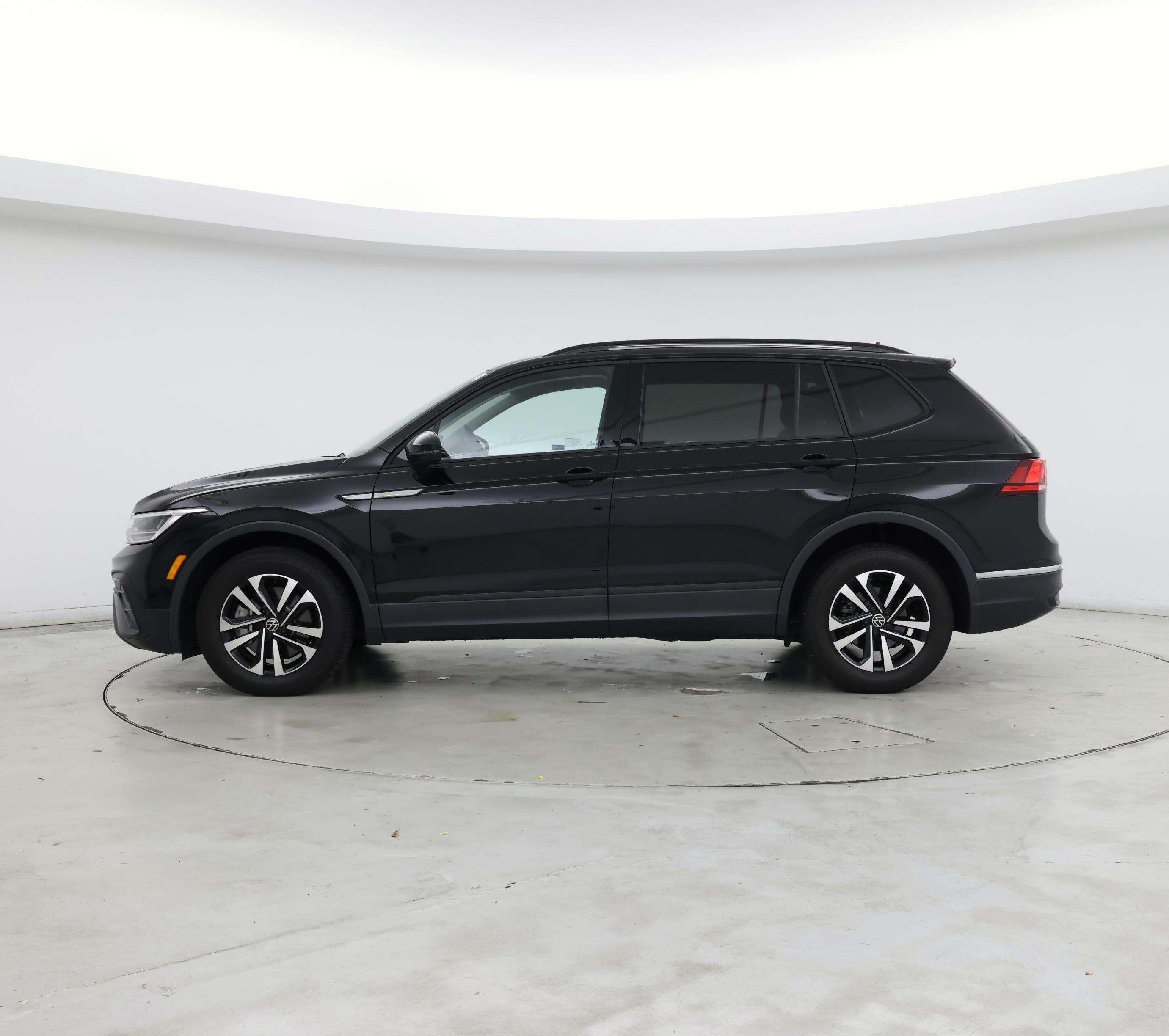 Thumbnail: 2023 Volkswagen Tiguan - 3
